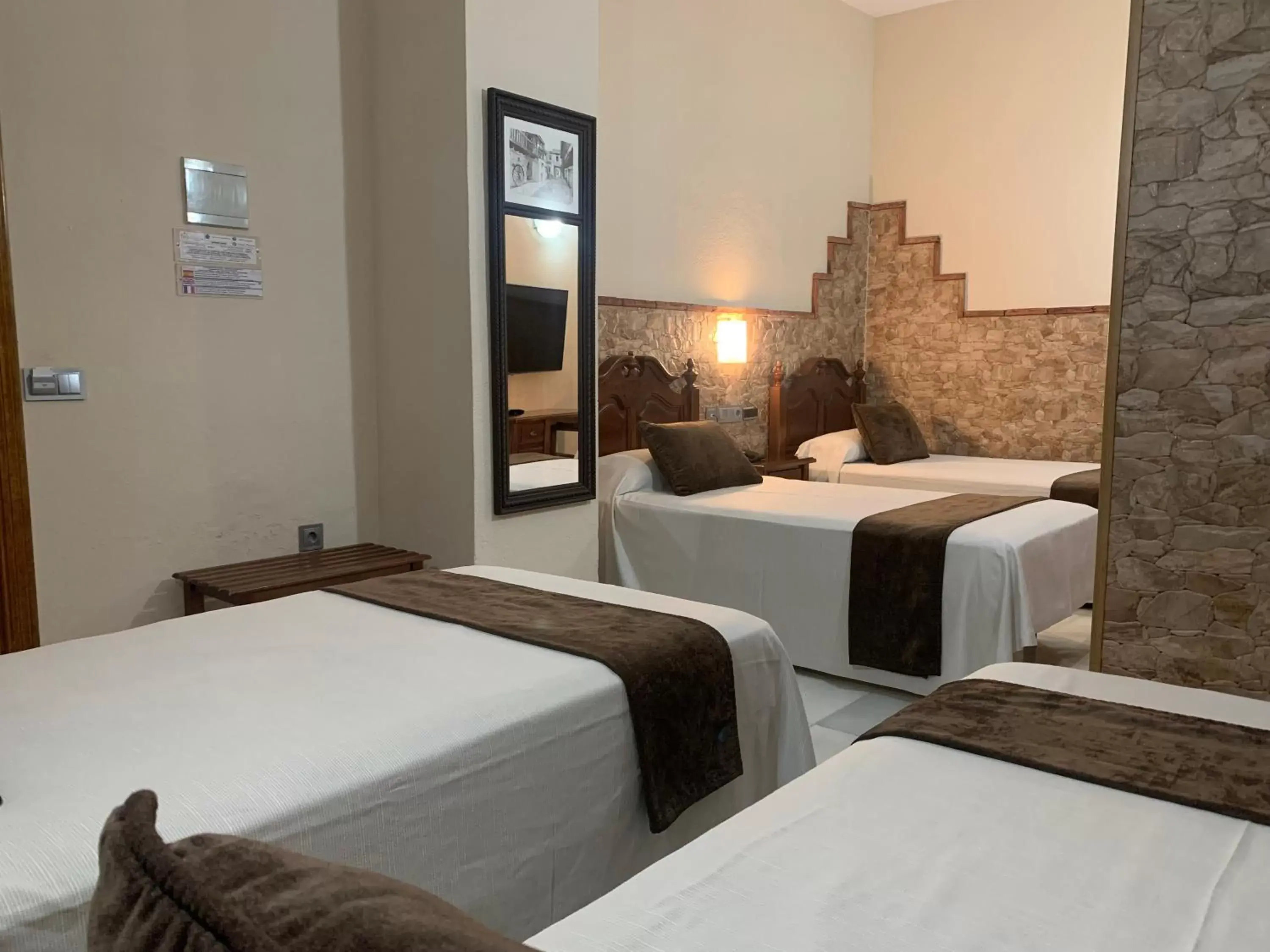 Quadruple Room in Hotel Casa Museo de la Mezquita Quadruple Room in Hotel Casa Museo de la Mezquita