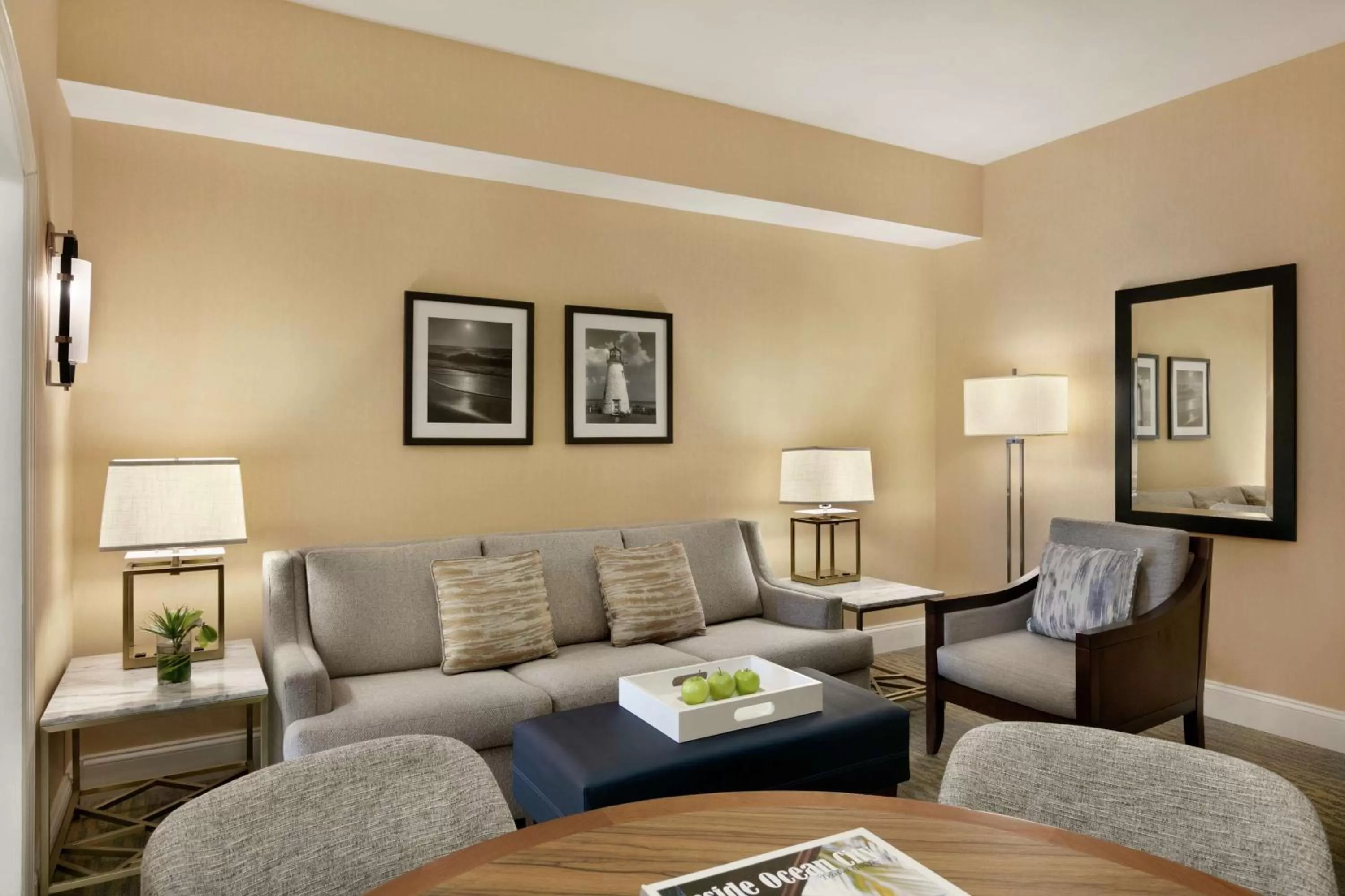 Living room in Hilton Suites Ocean City Oceanfront
