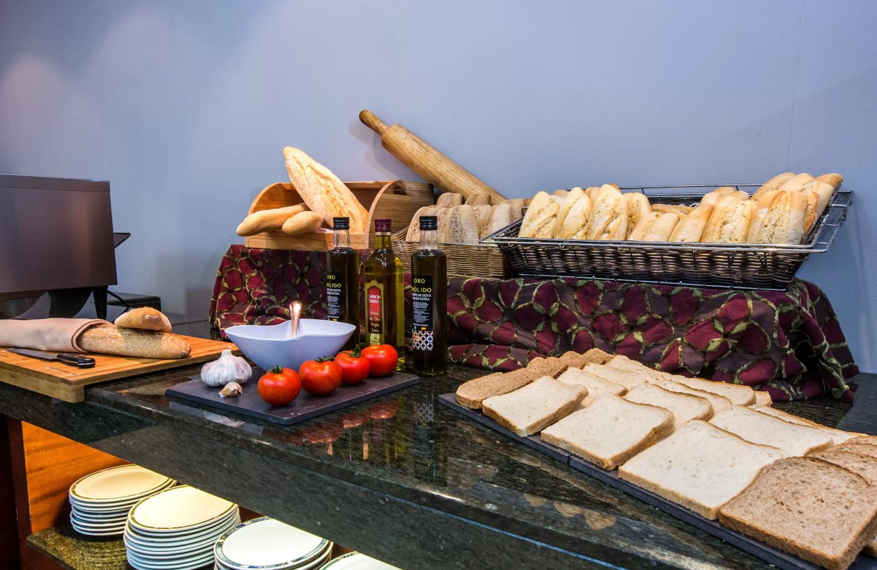 Buffet breakfast in Leonardo Hotel Granada