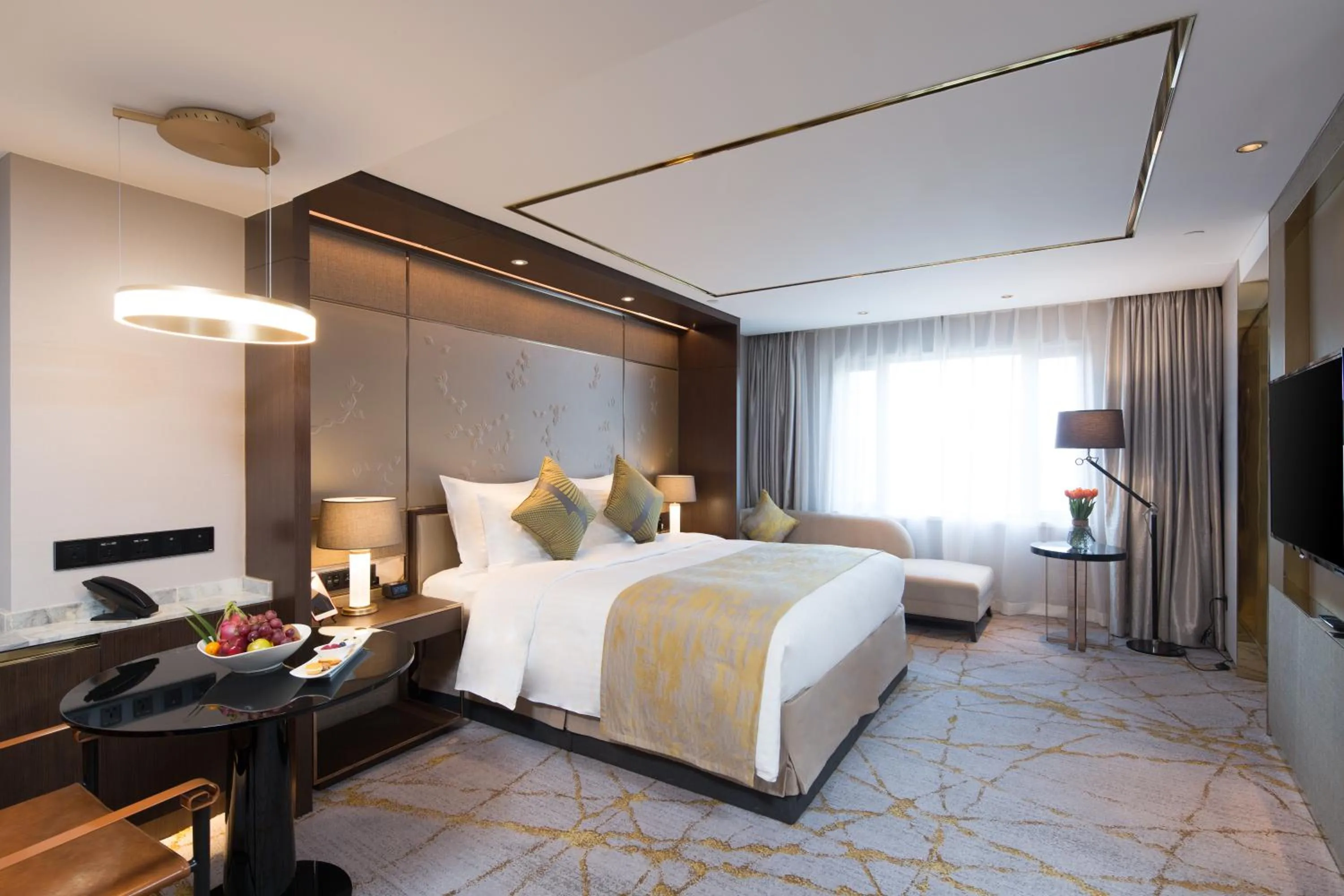 Bed in Golden Tulip Shanghai Hongqiao- A Louvre Hotel