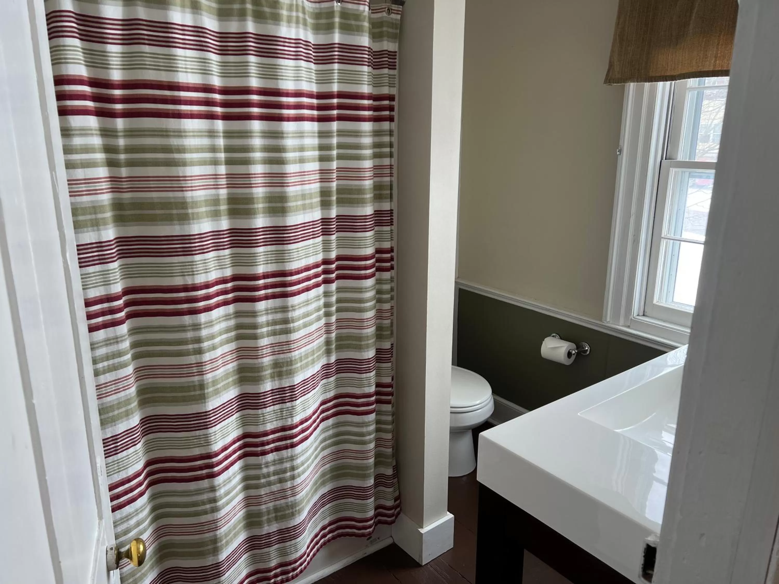 Bathroom in Shoreham Inn Bed & Breakfast