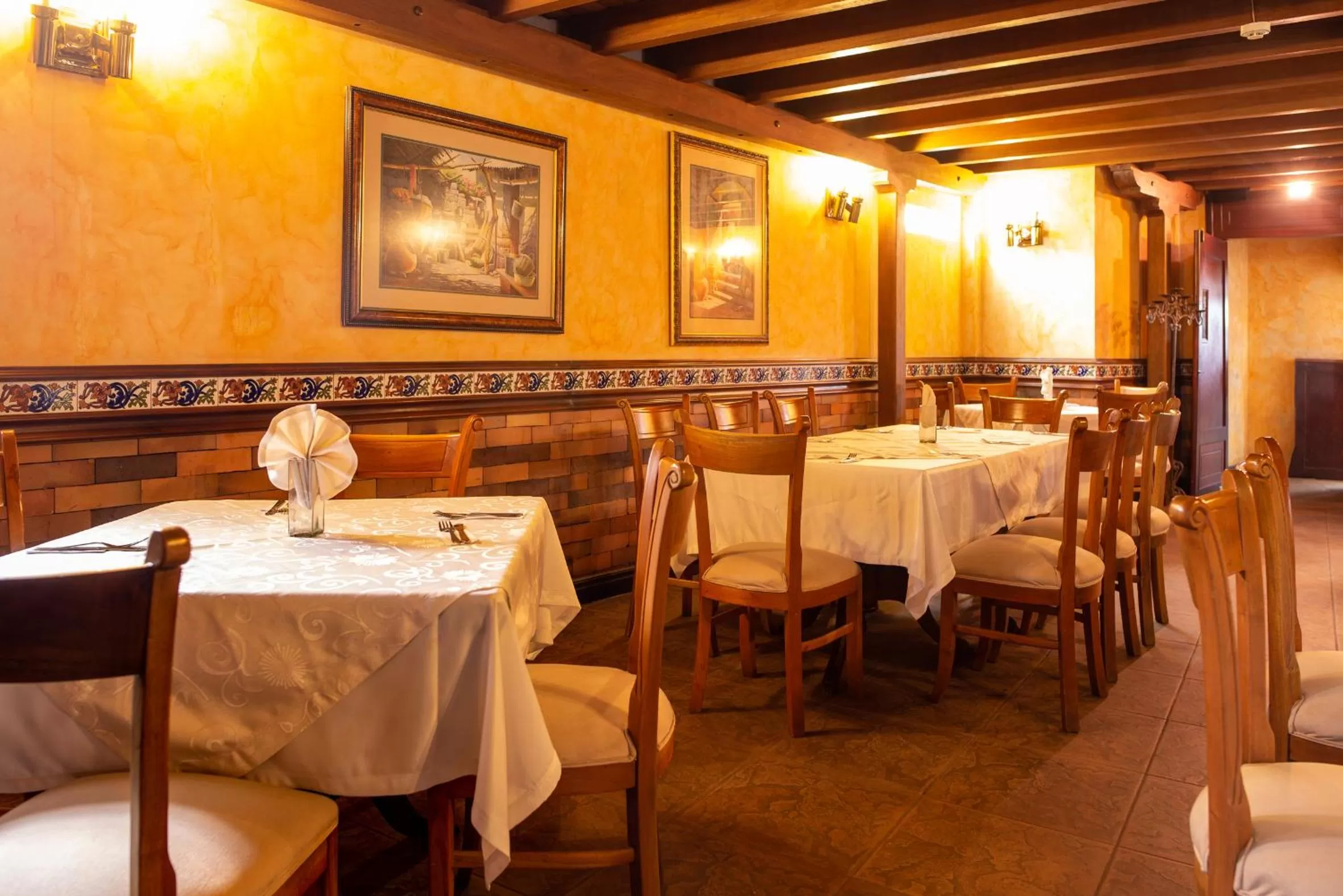 Restaurant/Places to Eat in Hotel Principe
