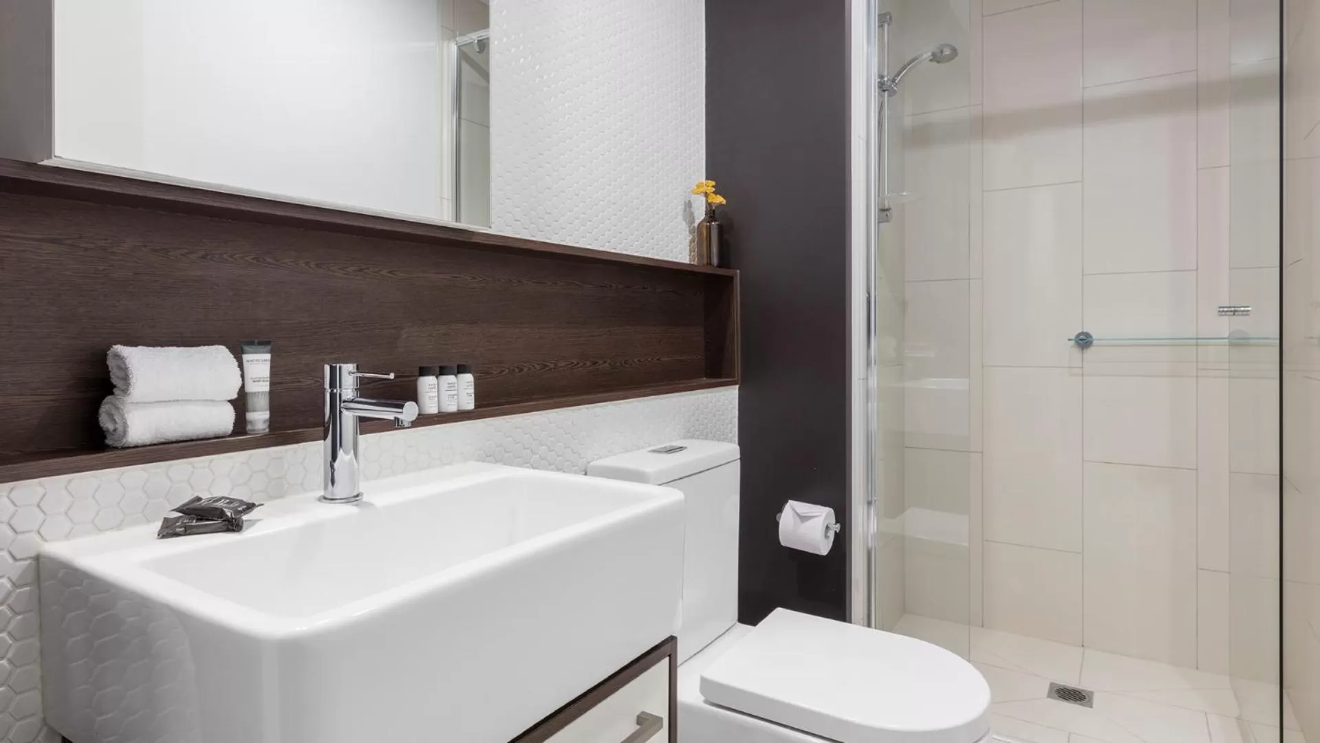 Shower in Oaks Melbourne Southbank Suites