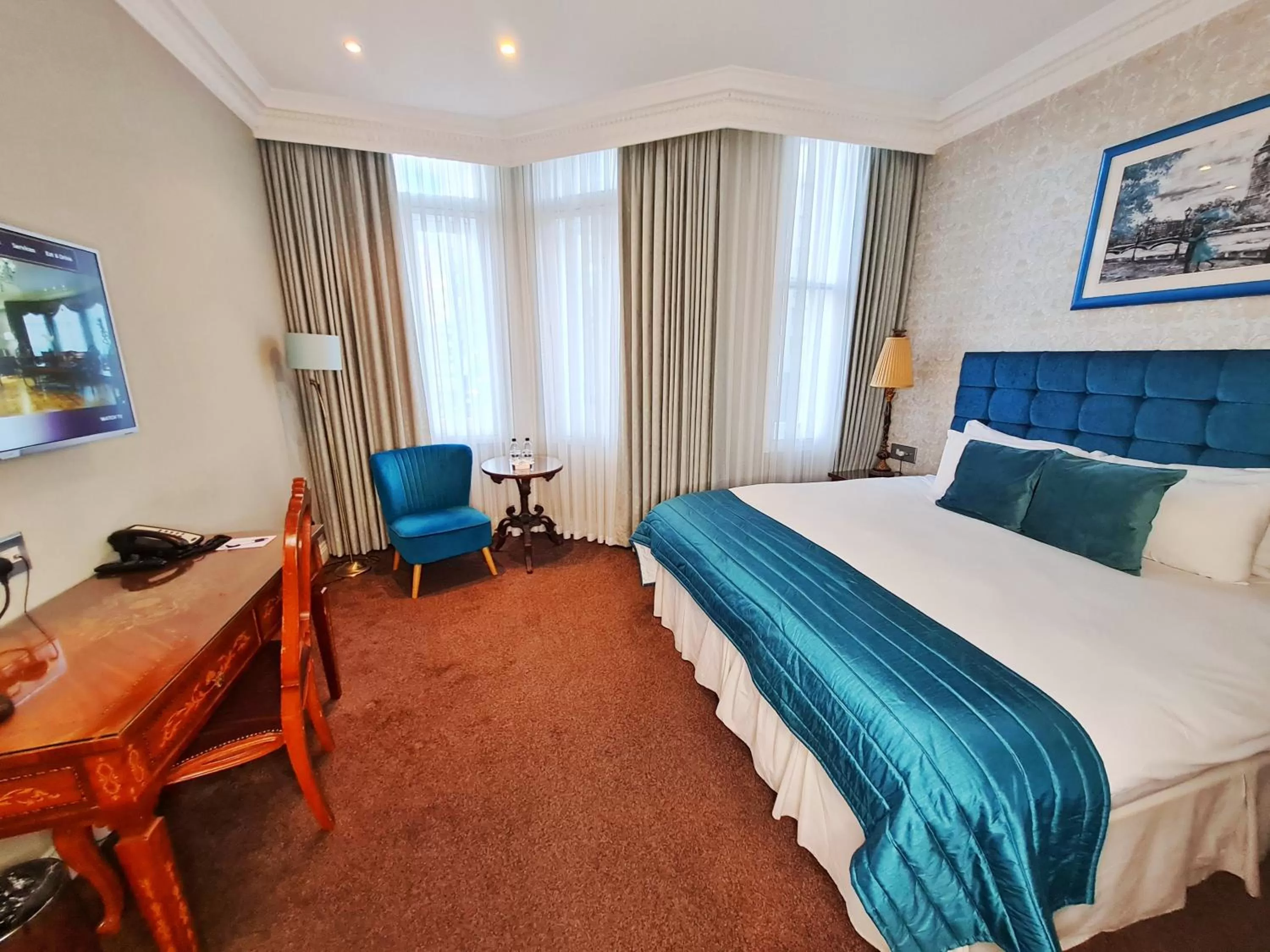 Bed in Ashburn Hotel