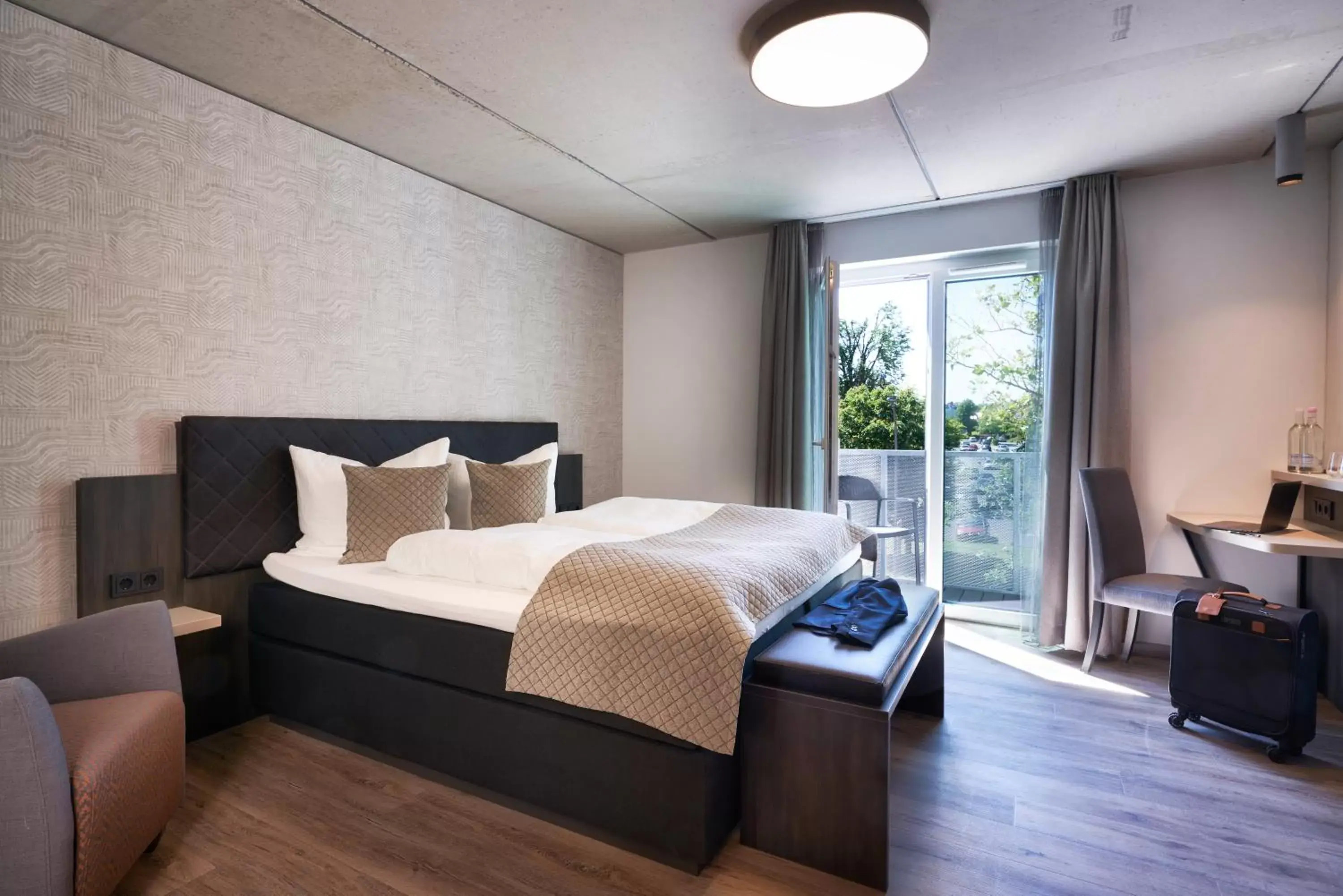 Deluxe Double Room with Balcony - single occupancy in Hotel Zeitgeist Deluxe Double Room with Balcony - single occupancy in Hotel Zeitgeist