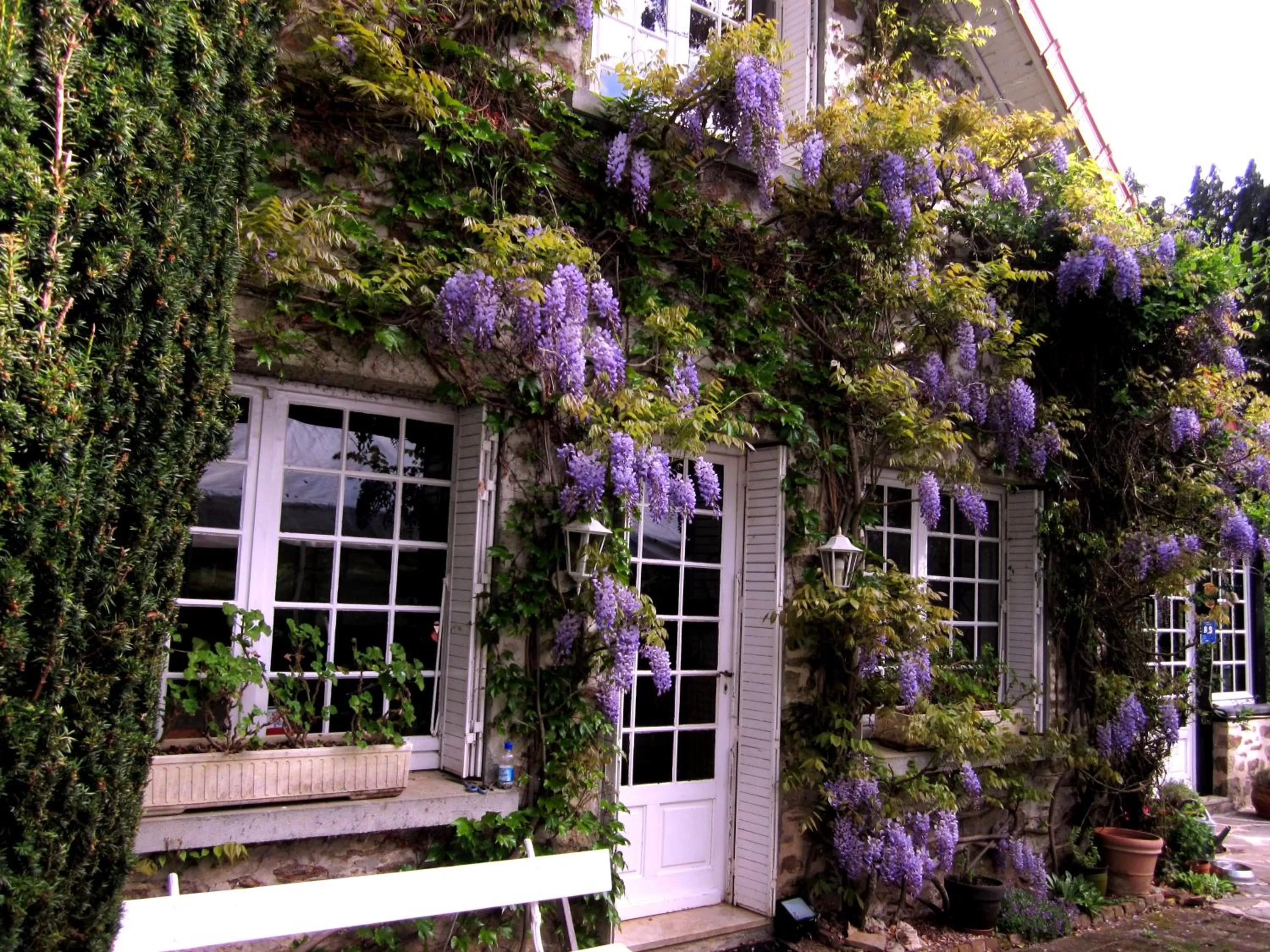 Property building in La Croix du Reh