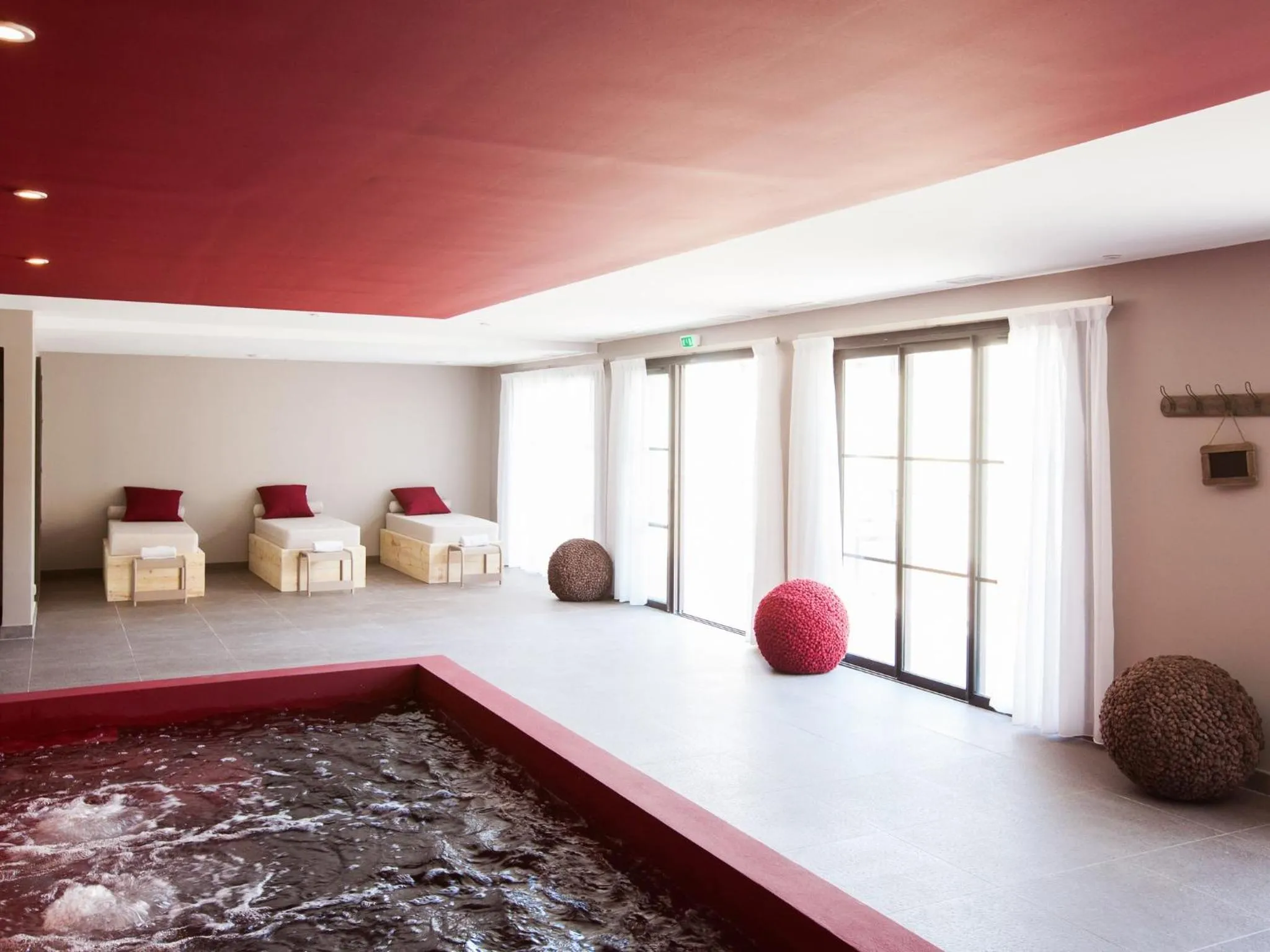 Massage, Bed in Garrigae Distillerie de Pezenas - Hotellerie & Spa