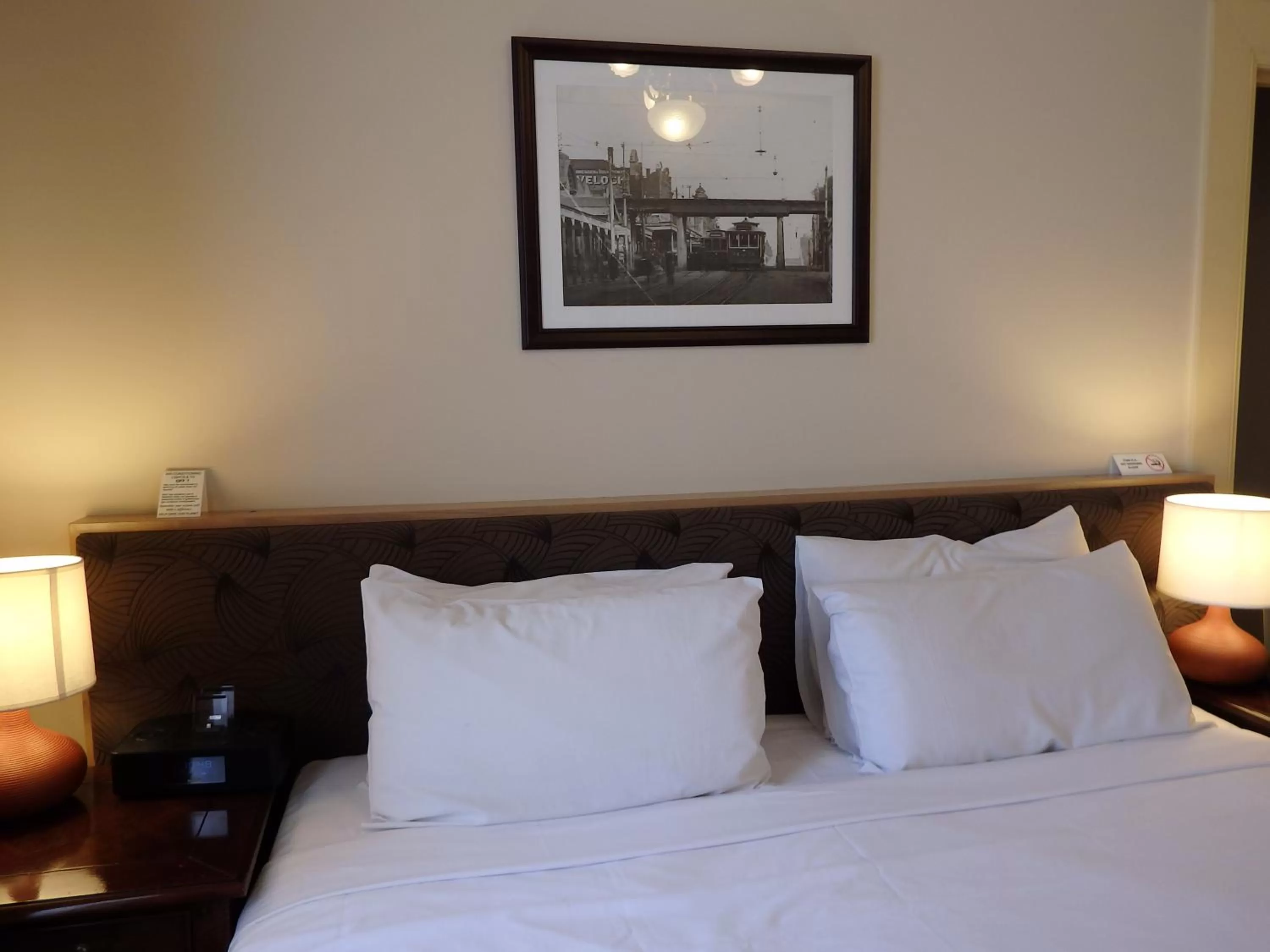 Bed in The Glenferrie Hotel Hawthorn