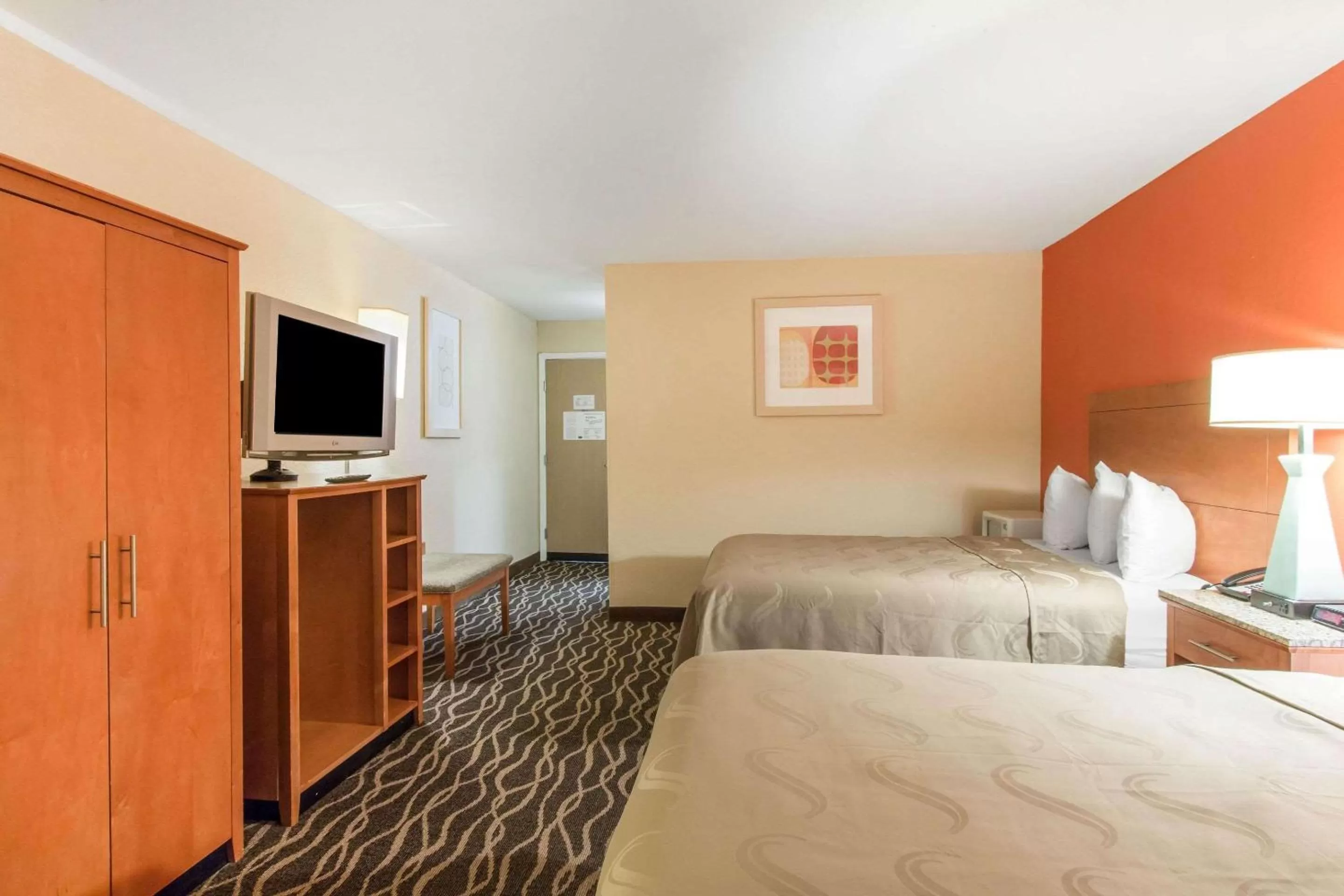 Photo of the whole room, Bed in Quality Inn & Suites I-35 near Frost Bank Center