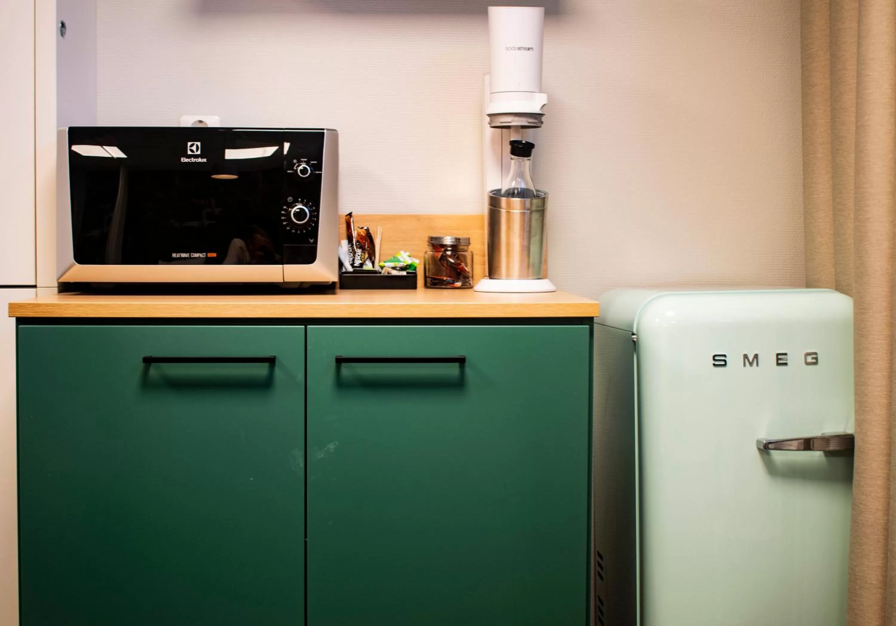 Coffee/tea facilities in Kom Family