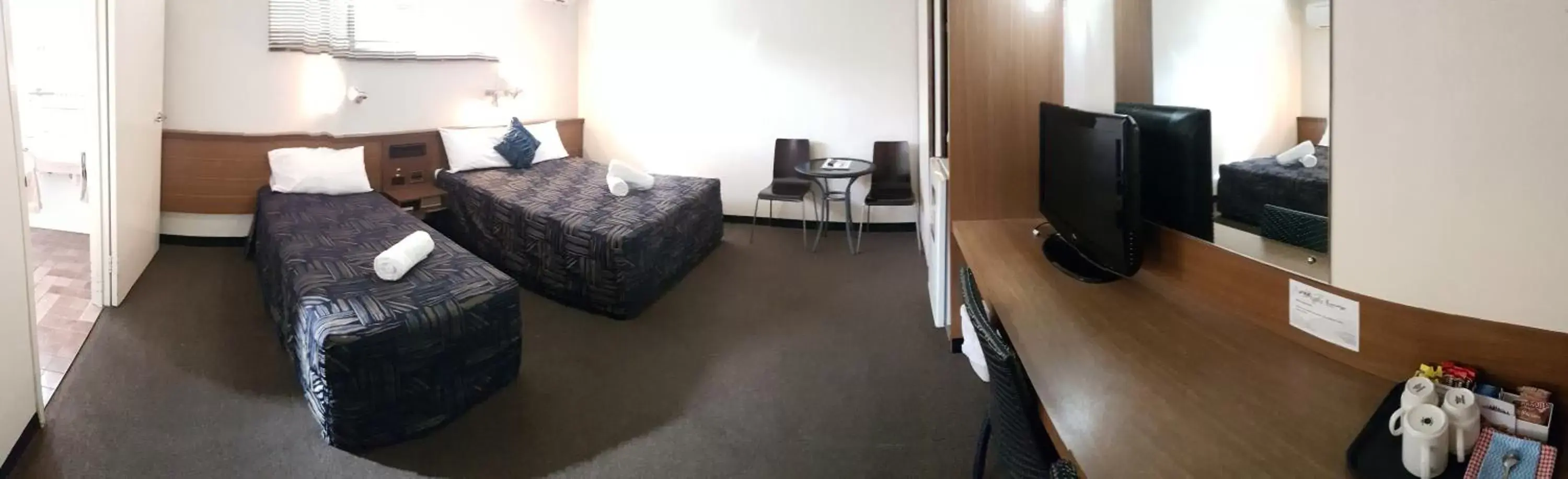 Twin Room - Disability Access in Miners Lodge Motor Inn Twin Room - Disability Access in Miners Lodge Motor Inn