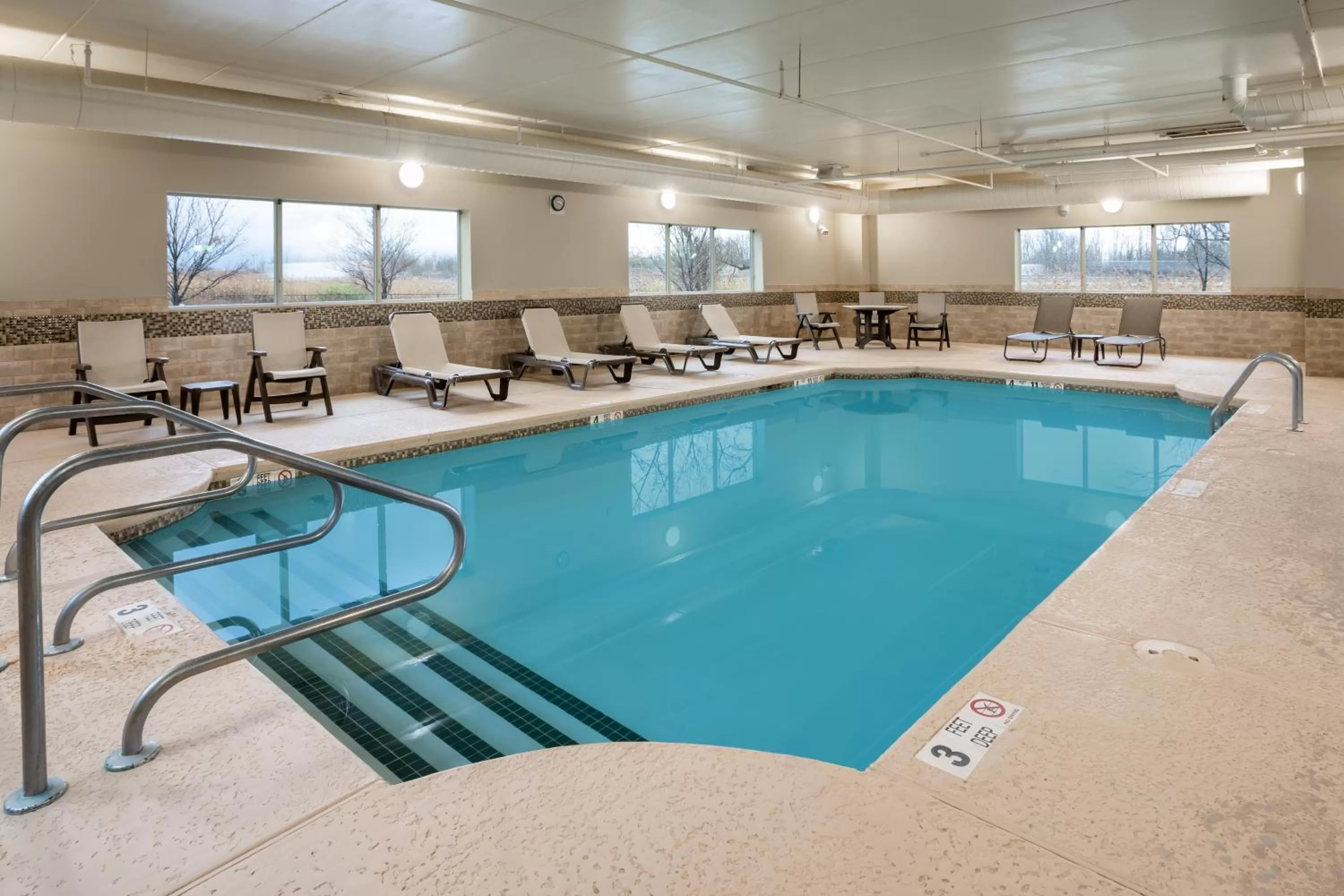 Swimming pool in Country Inn & Suites by Radisson, Buffalo South I-90, NY