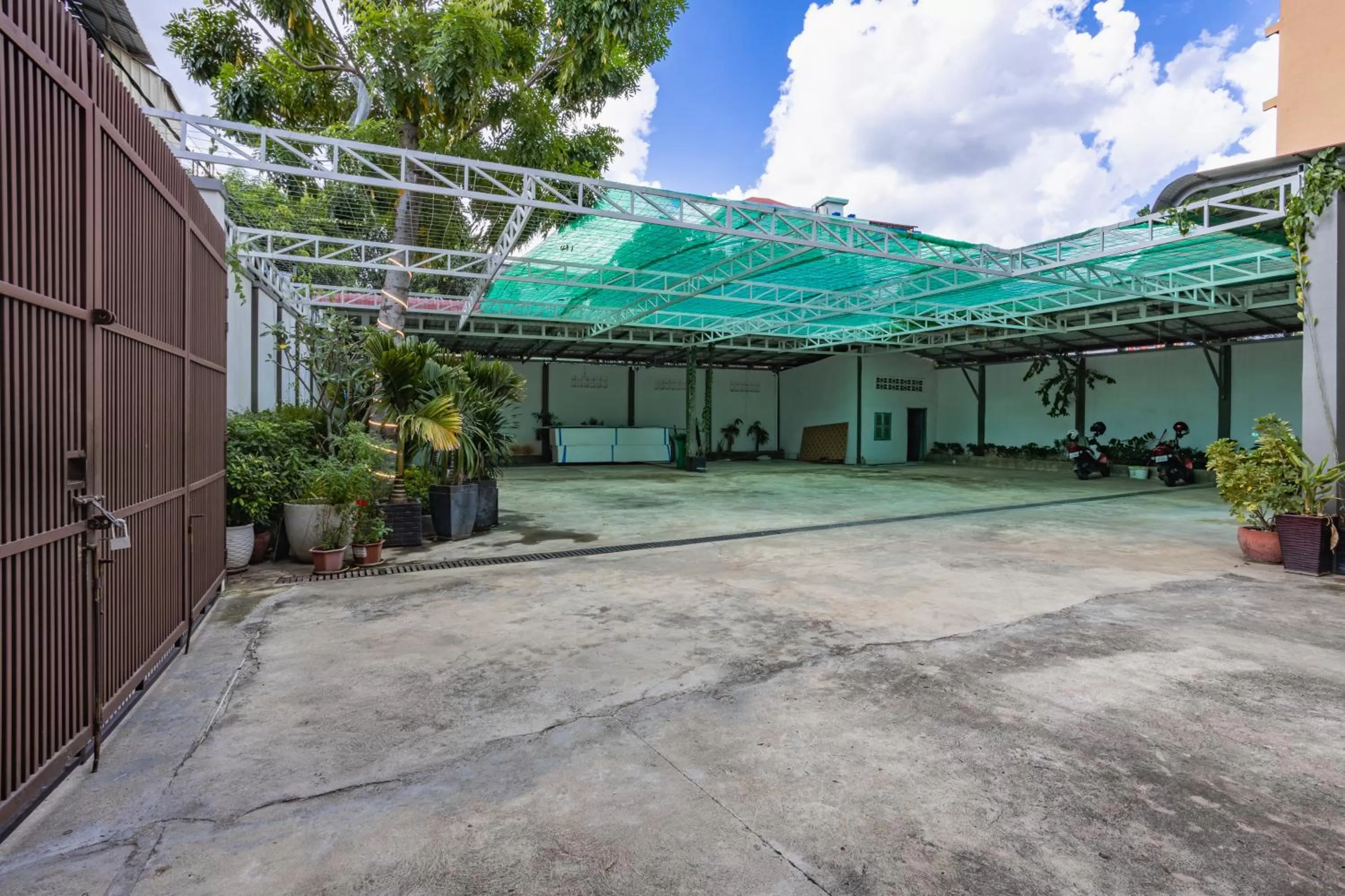 Parking in Joli Hotel