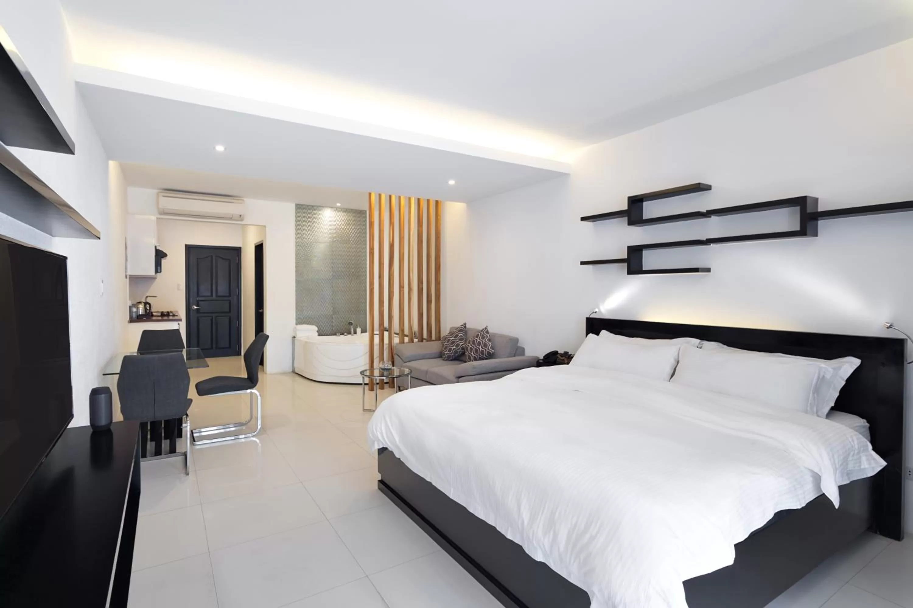 Photo of the whole room, Bed in Winds Boutique Hotel