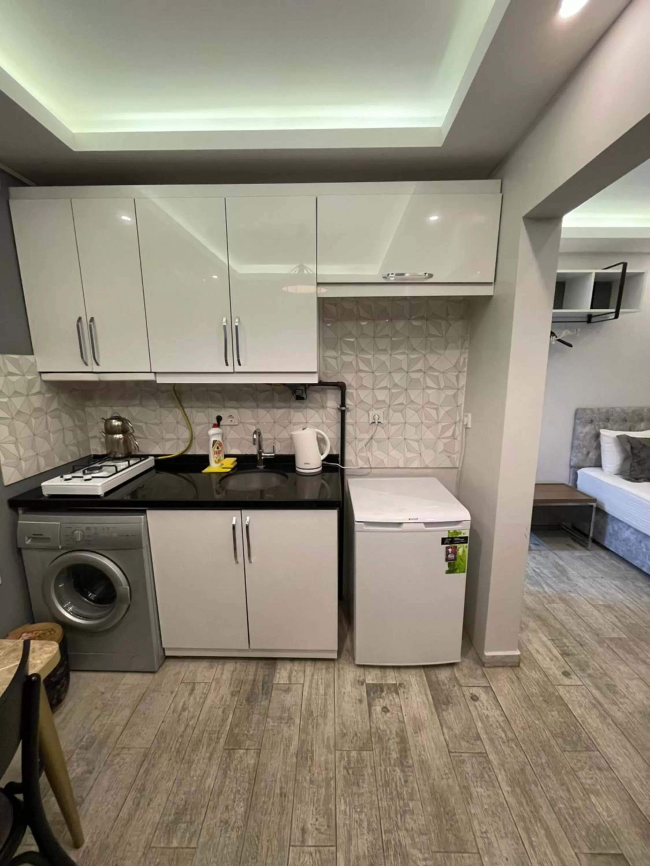 Kitchen/Kitchenette in Arat Apartments