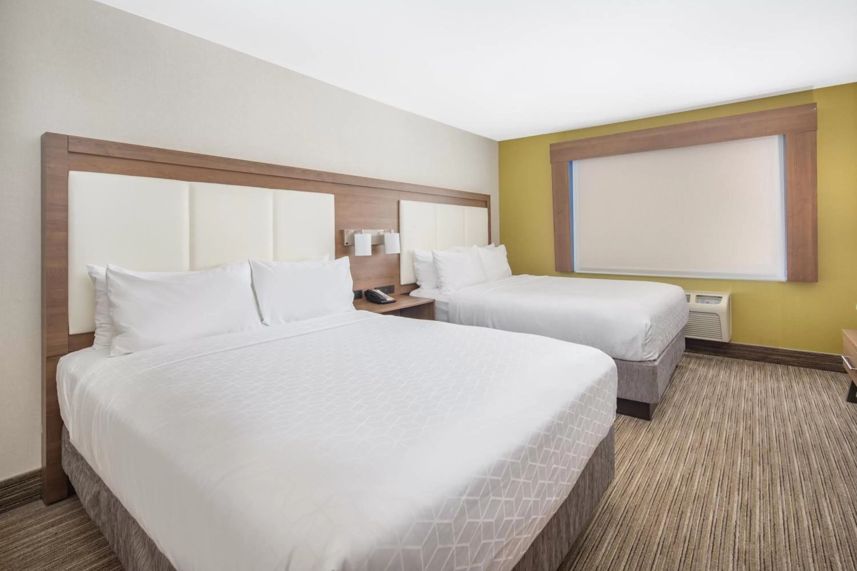 Photo of the whole room, Bed in Holiday Inn Express Hotel & Suites Bishop by IHG