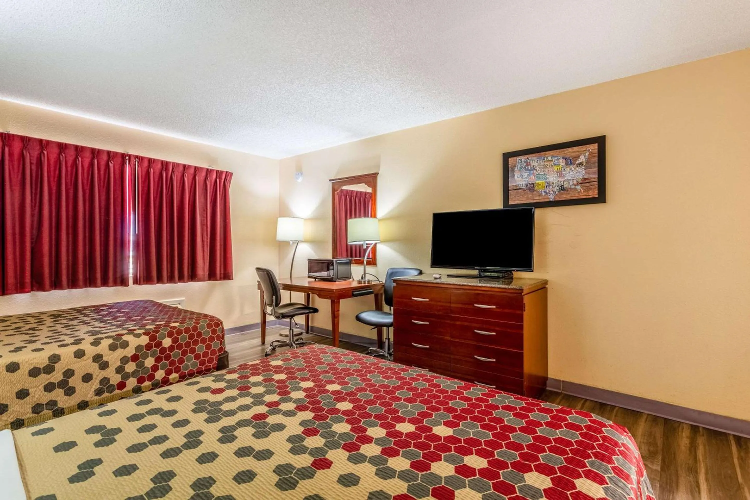 Photo of the whole room, Bed in Econo Lodge Gallup West