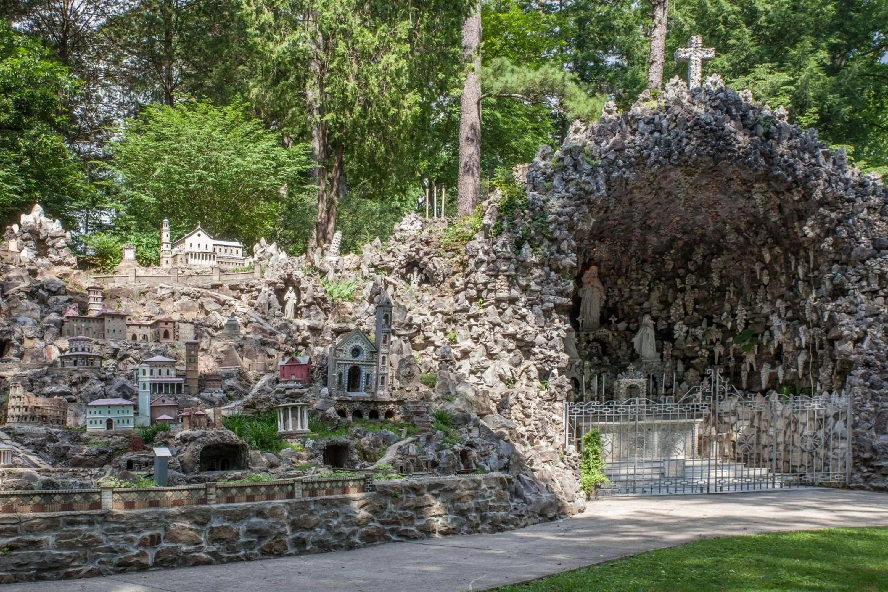 On site in Days Inn by Wyndham Moulton