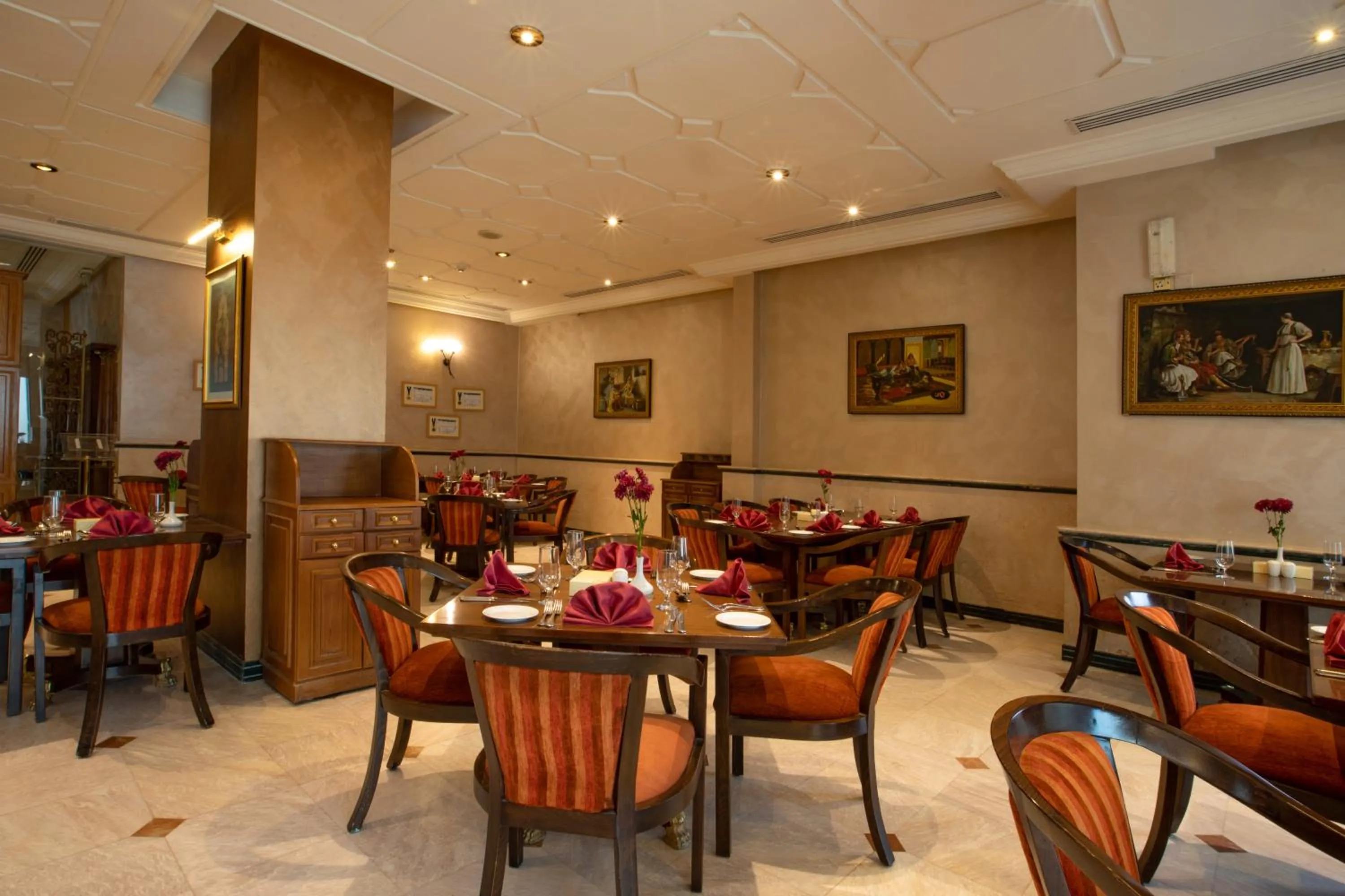 Restaurant/places to eat in Bristol Hotel