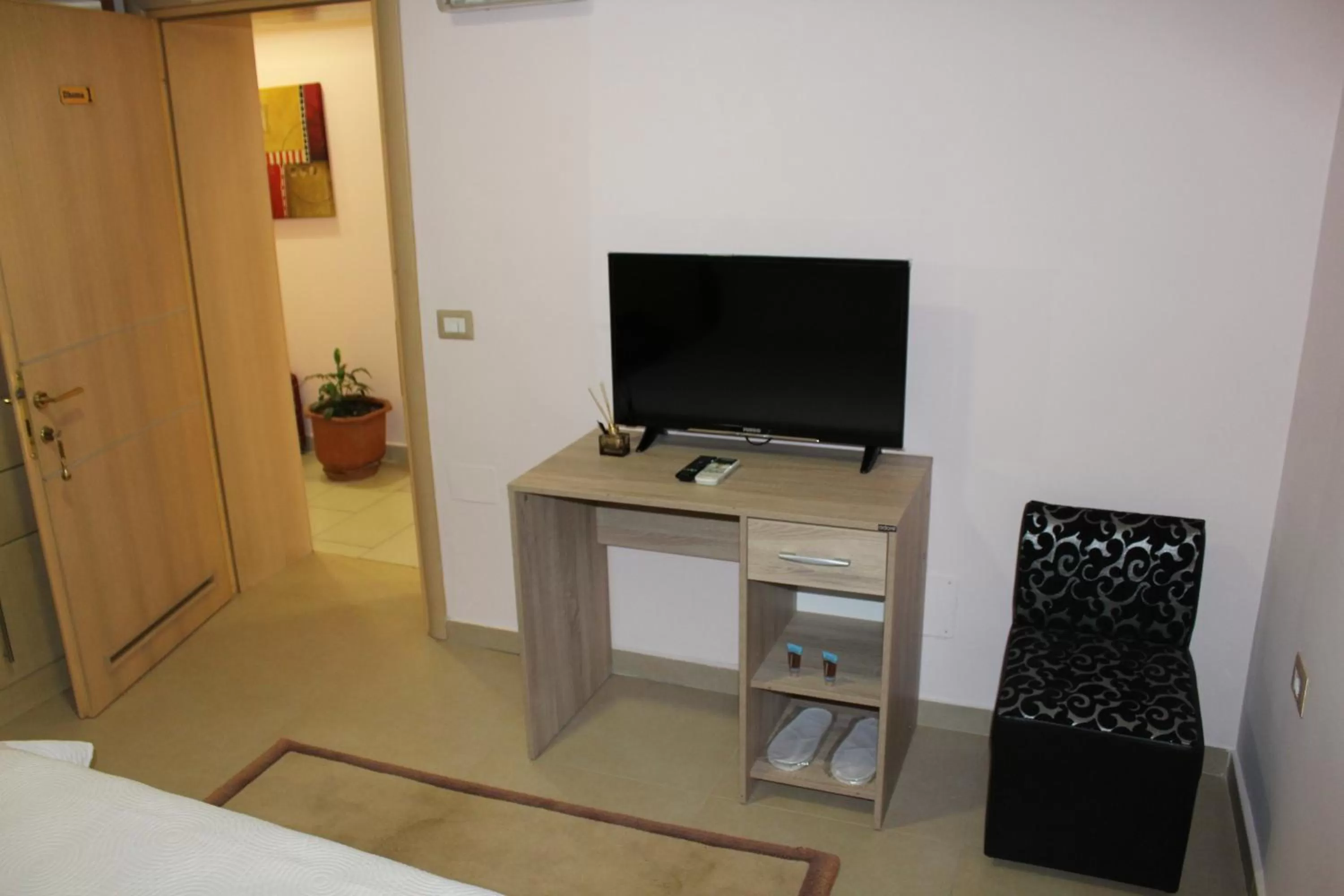 TV/Entertainment Center in Hotel Piemonte