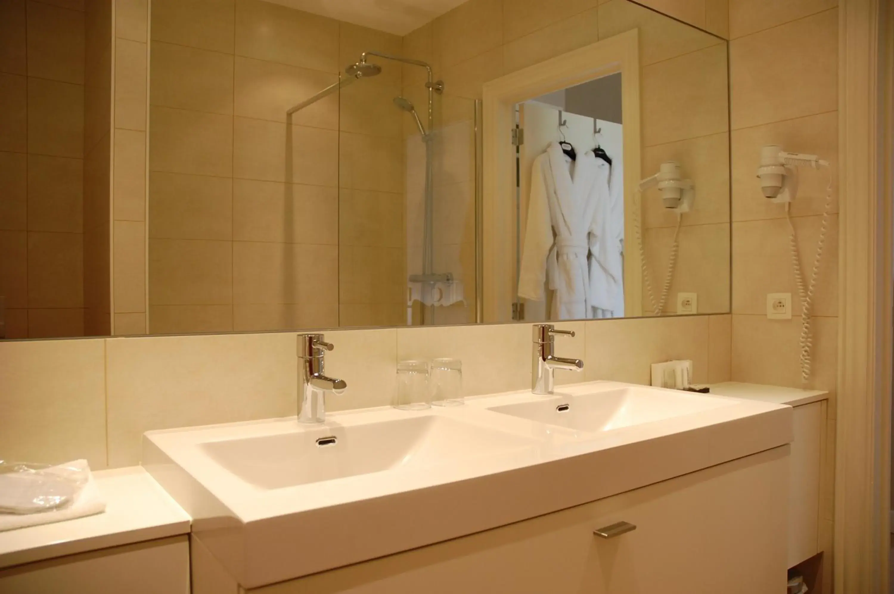 Superior Deluxe Room in Grand Hotel Belle Vue Superior Deluxe Room in Grand Hotel Belle Vue