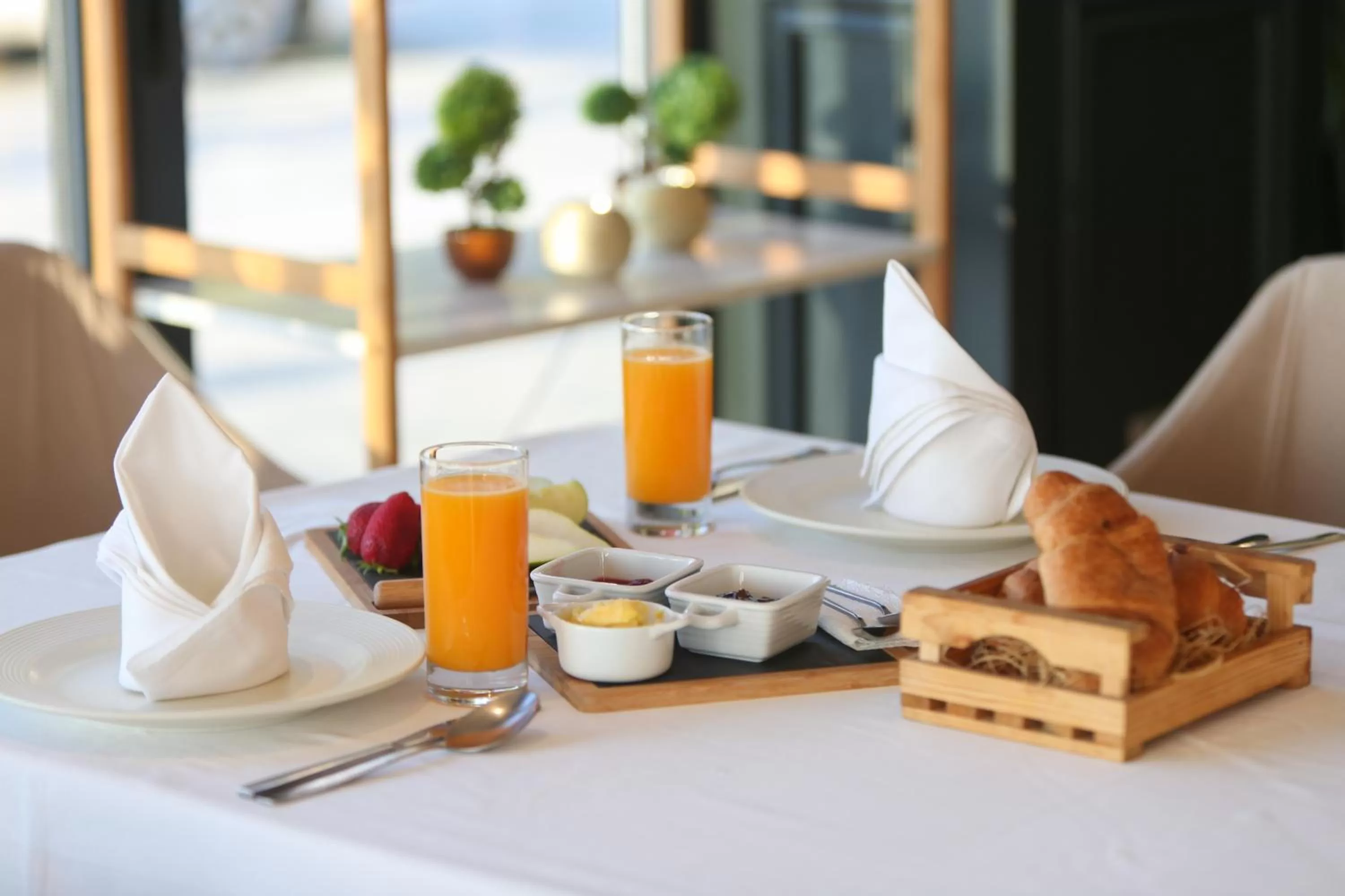 Breakfast in Blue Bay