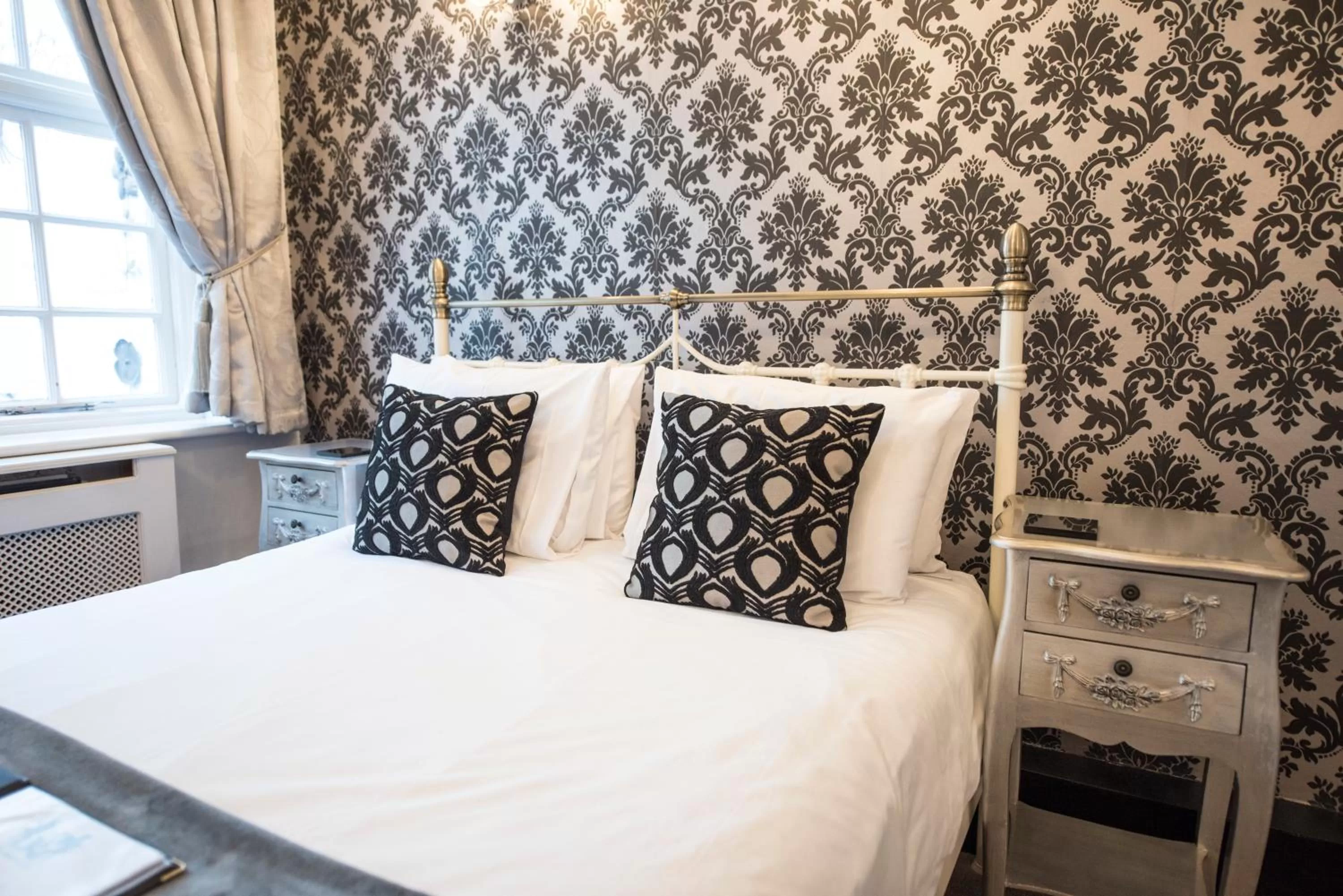 Bed in The Pied Bull