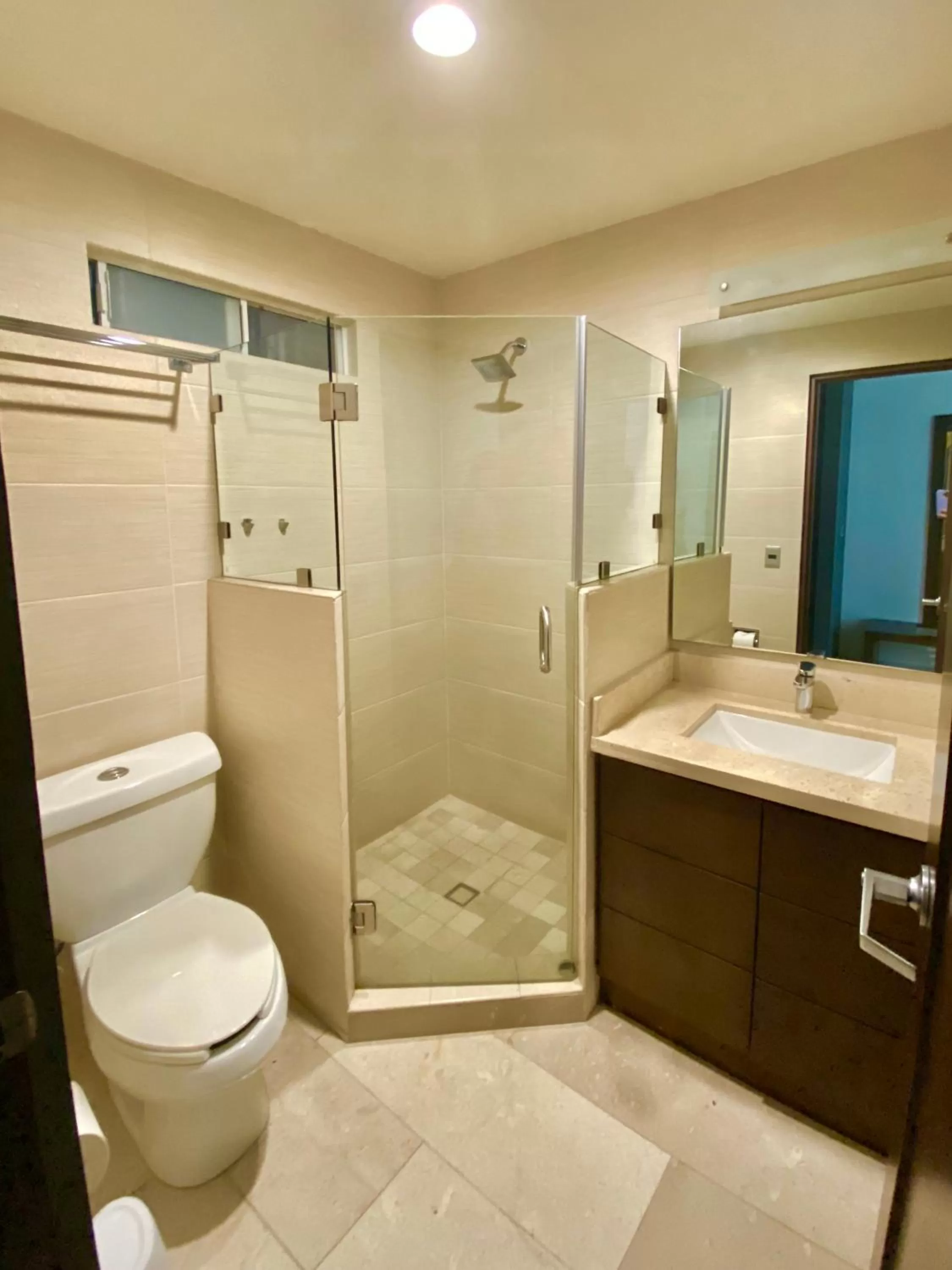 Shower in Seven Crown La Paz Malecon