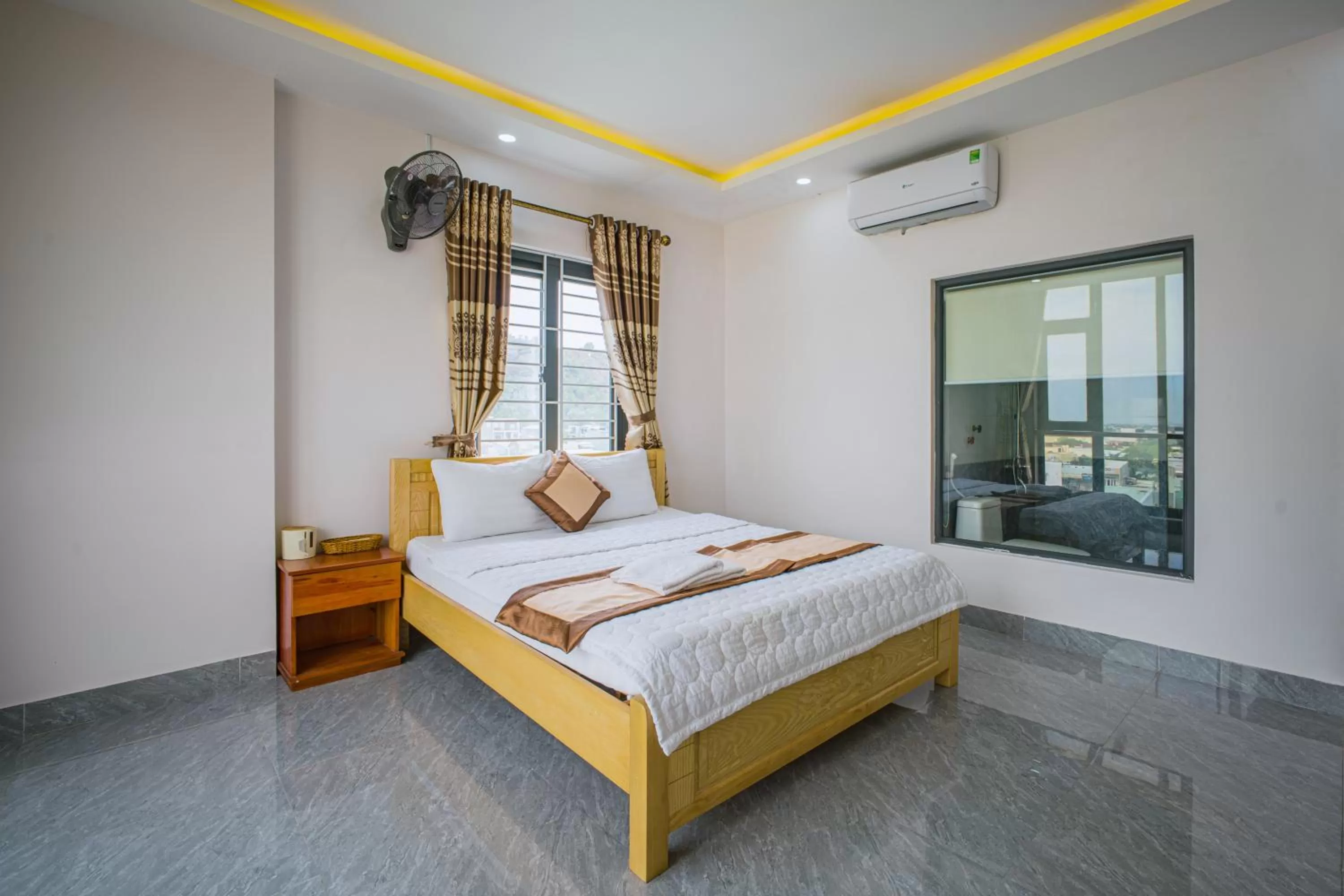 Photo of the whole room, Bed in Phú Xuân Hotel