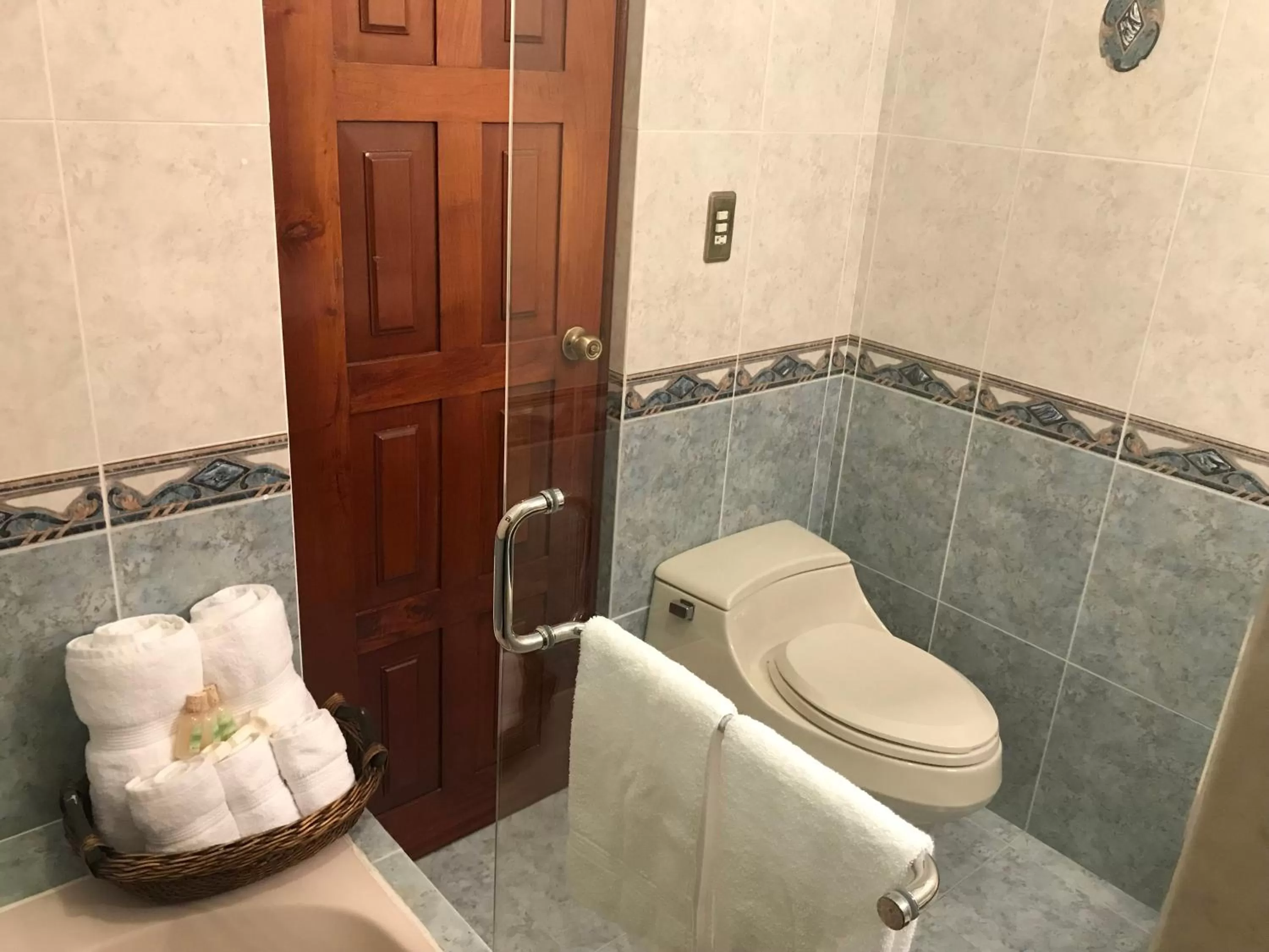 Shower, Bathroom in Hotel Belvedere