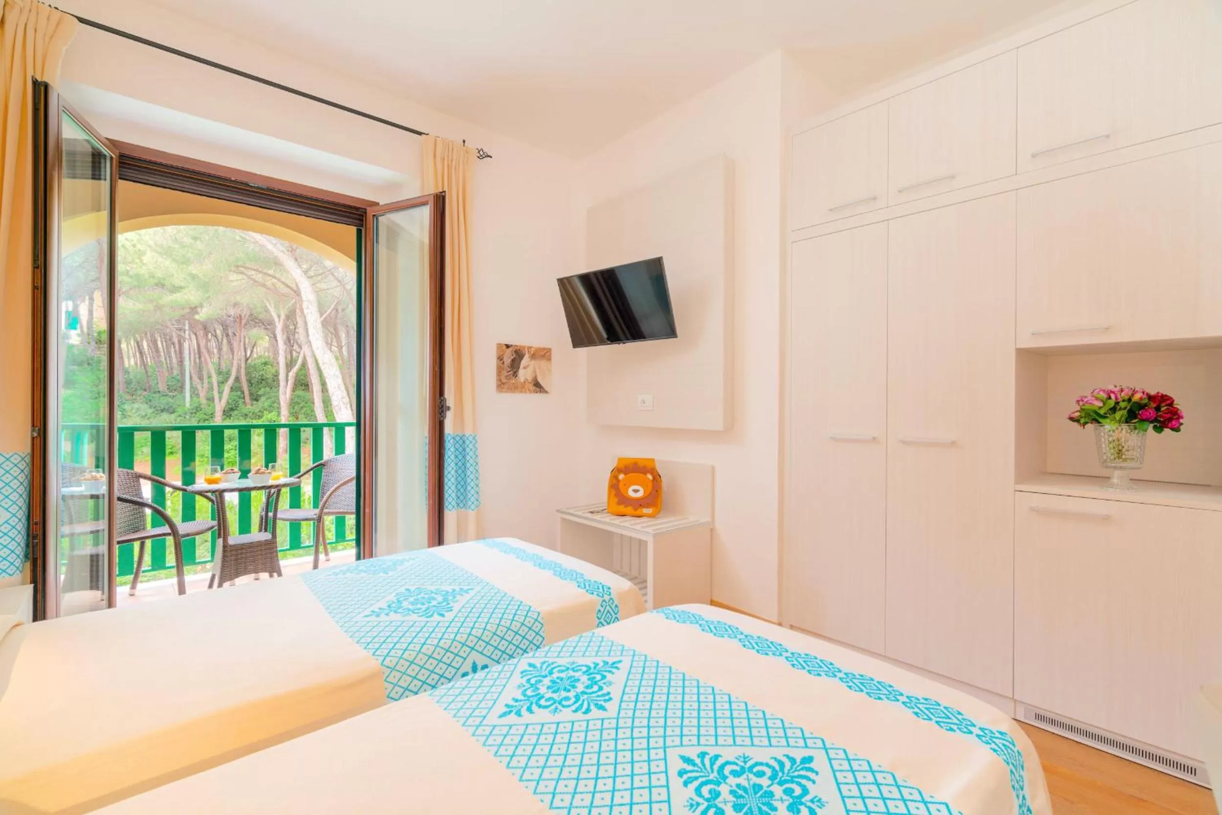 TV and multimedia, Bed in Hotel Dei Pini