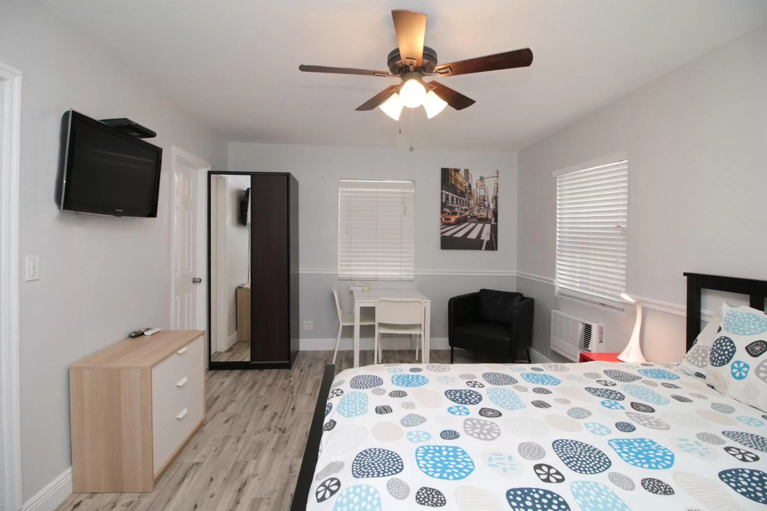 Other, Bed in The Dolphin Hollywood