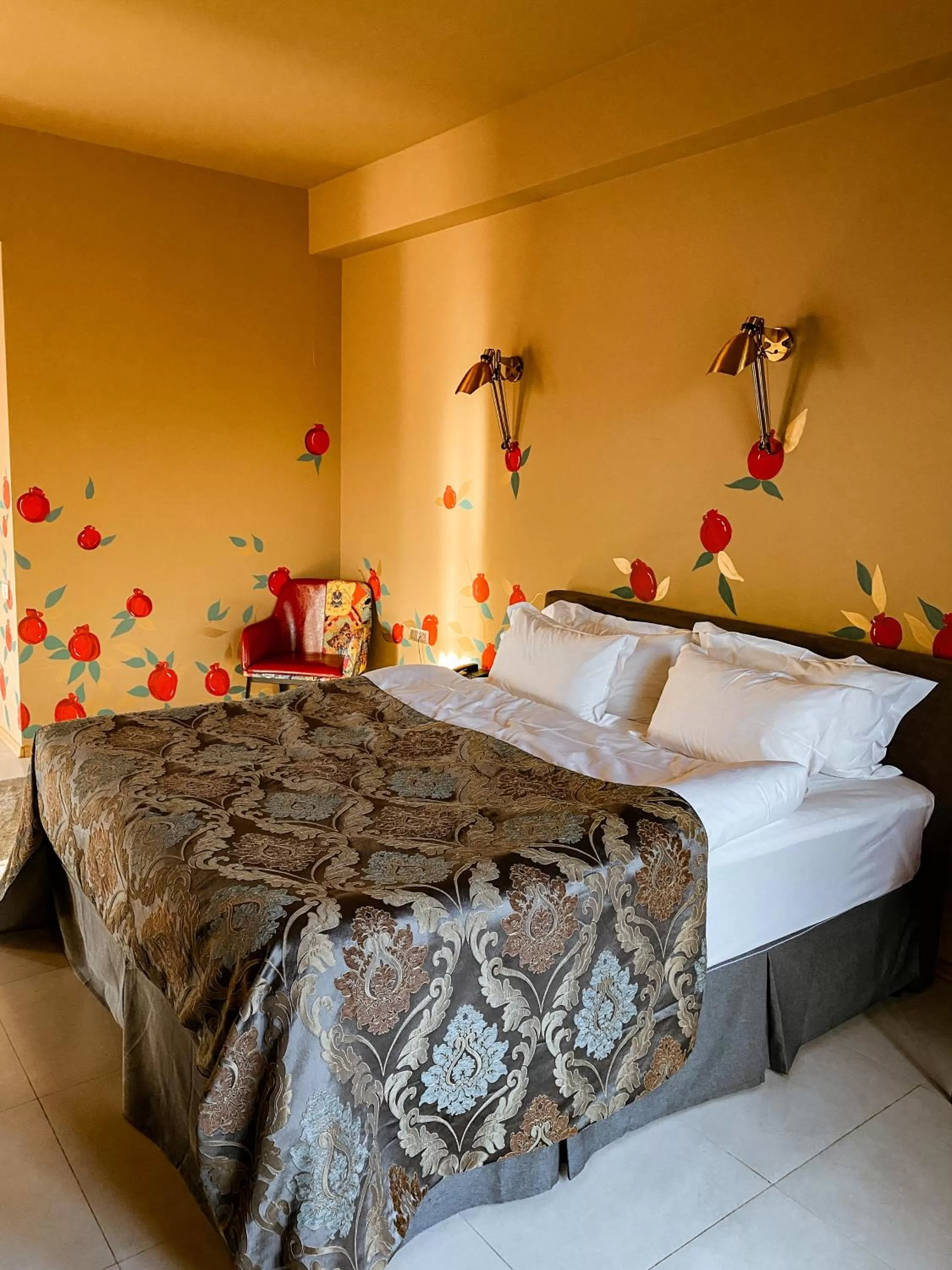 Bedroom, Bed in Brim Hotel