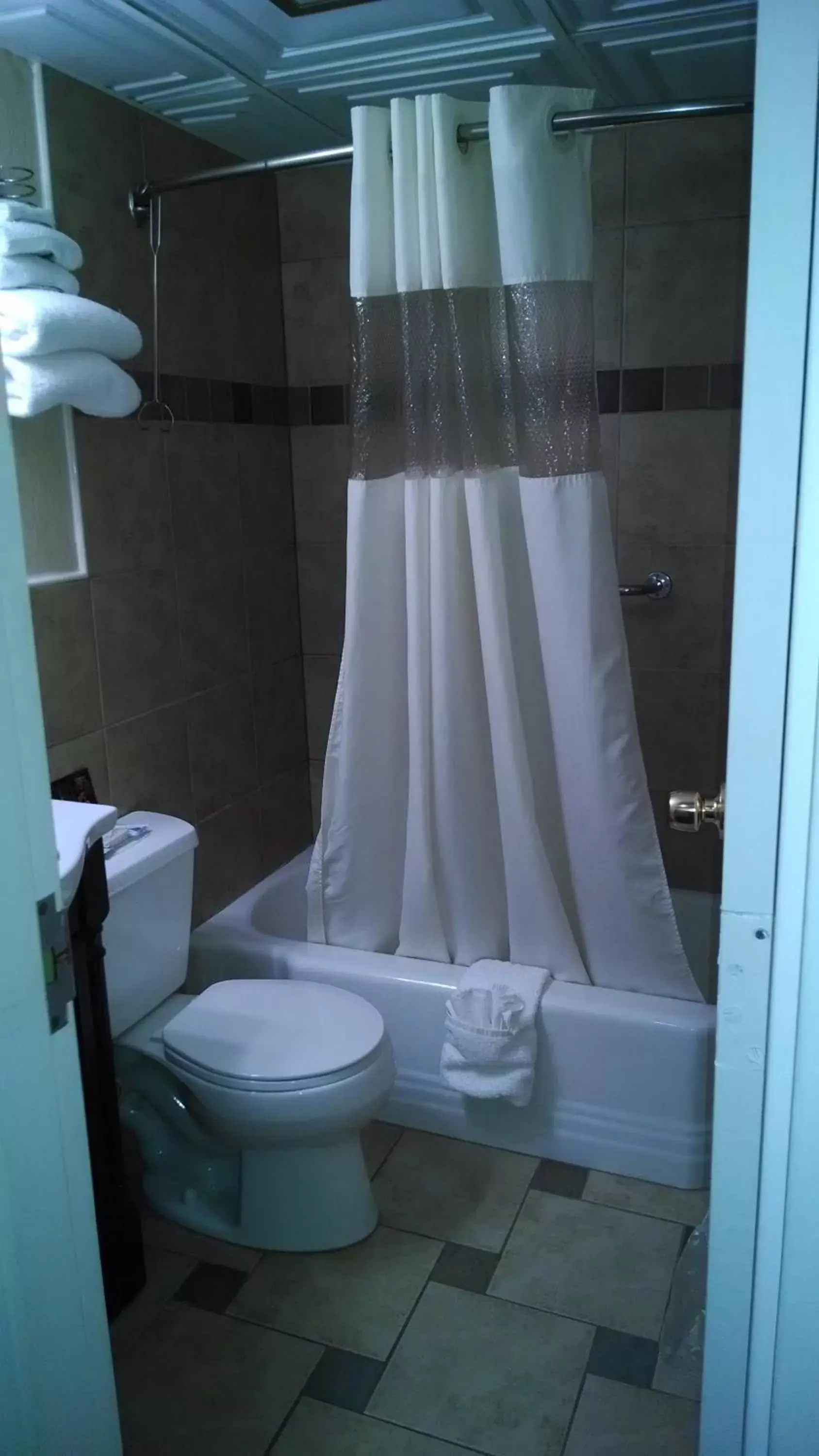 Standard Double Room with Two Double Beds - Smoking in Red Carpet Inn and Suites Ebensburg Standard Double Room with Two Double Beds - Smoking in Red Carpet Inn and Suites Ebensburg