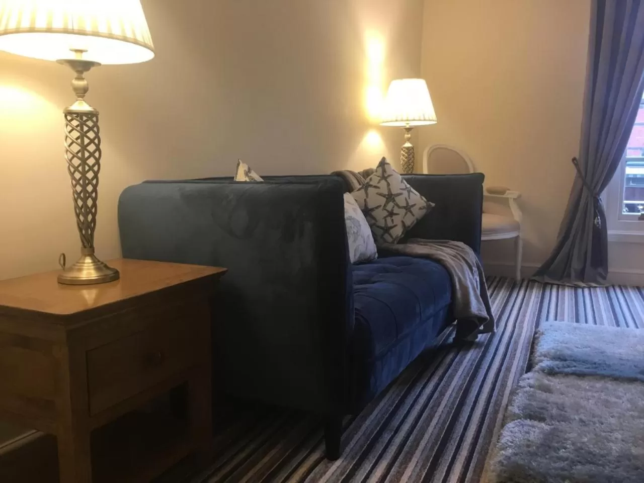 Seating Area in Unicorn Hotel