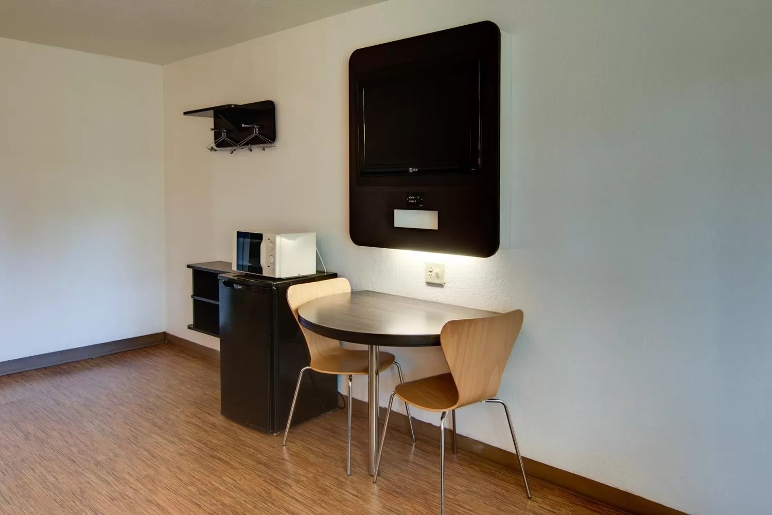 TV and multimedia in Motel 6-Mount Pleasant, TX