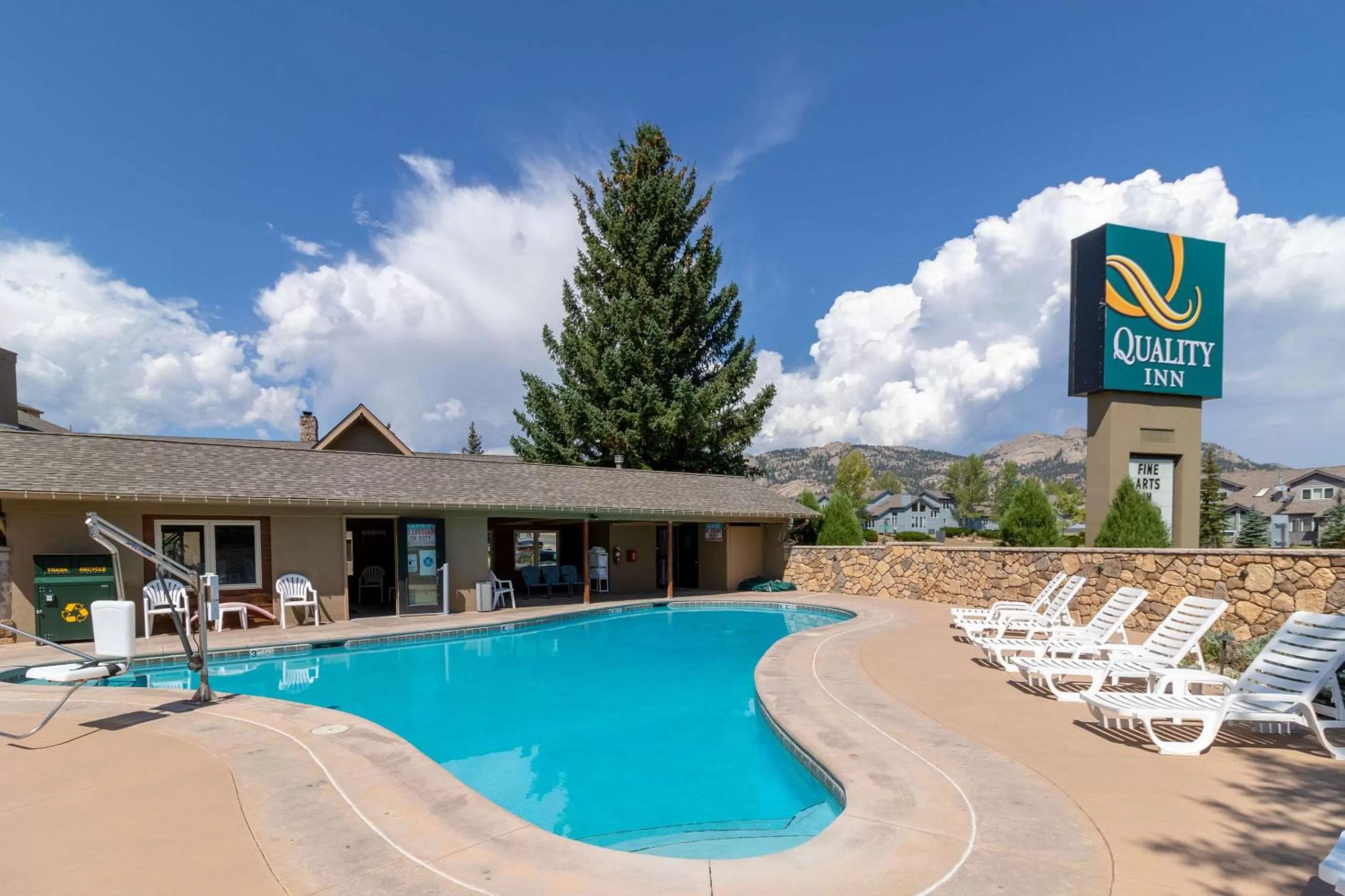 Swimming pool in Quality Inn near Rocky Mountain National Park