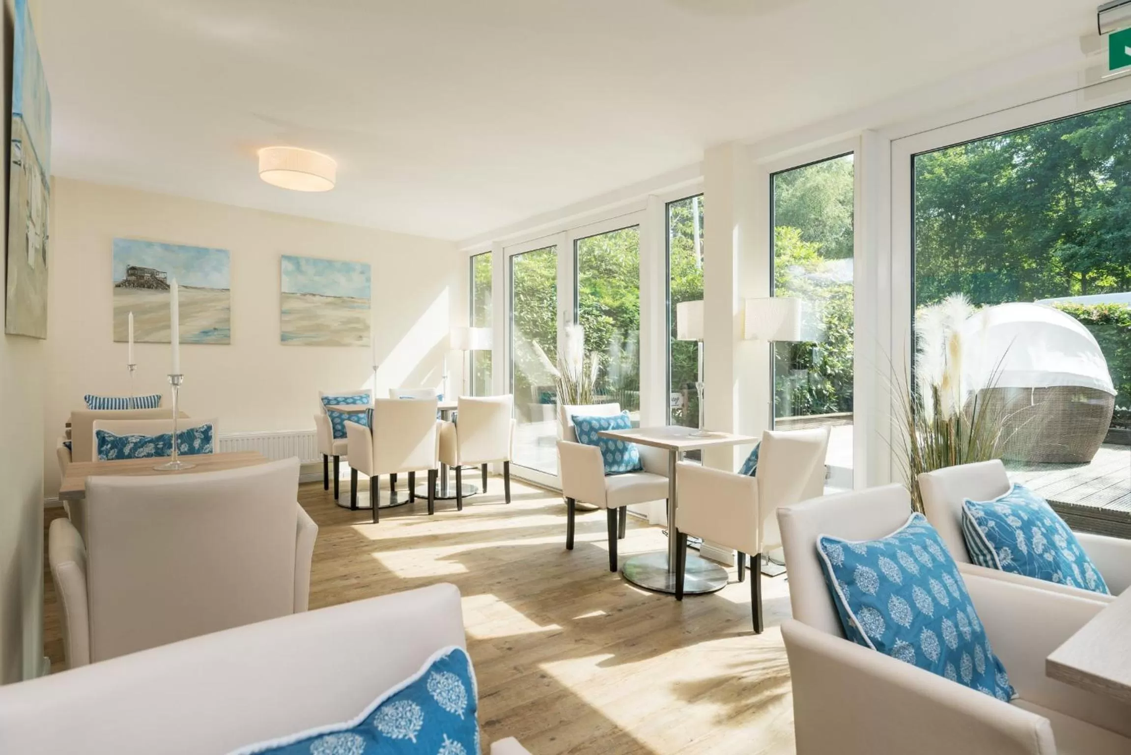 Communal lounge/ TV room, Seating Area in Das Frühstückshotel Sankt Peter-Ording