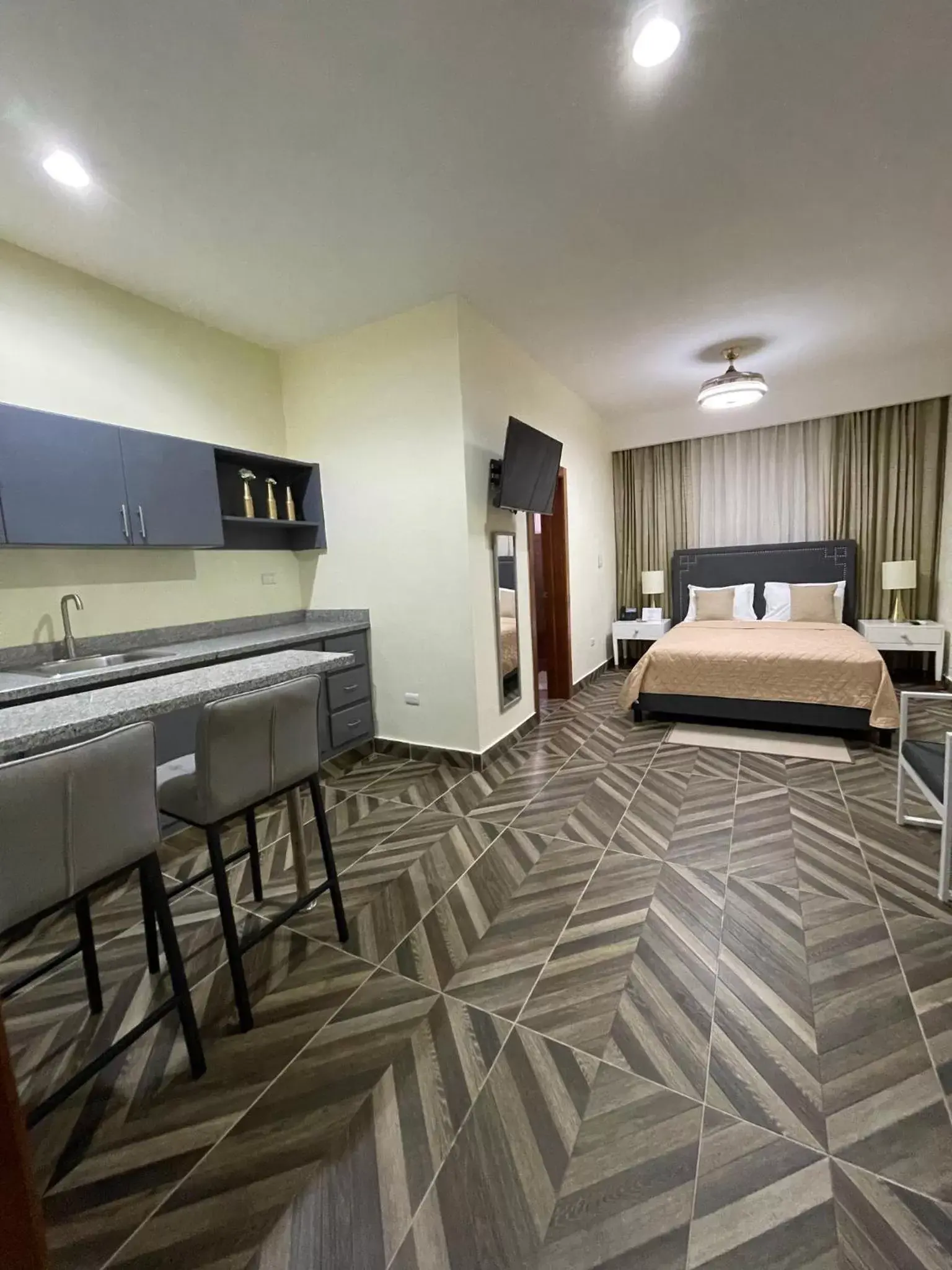 Deluxe Queen Room in Hotel Monarca Deluxe Queen Room in Hotel Monarca