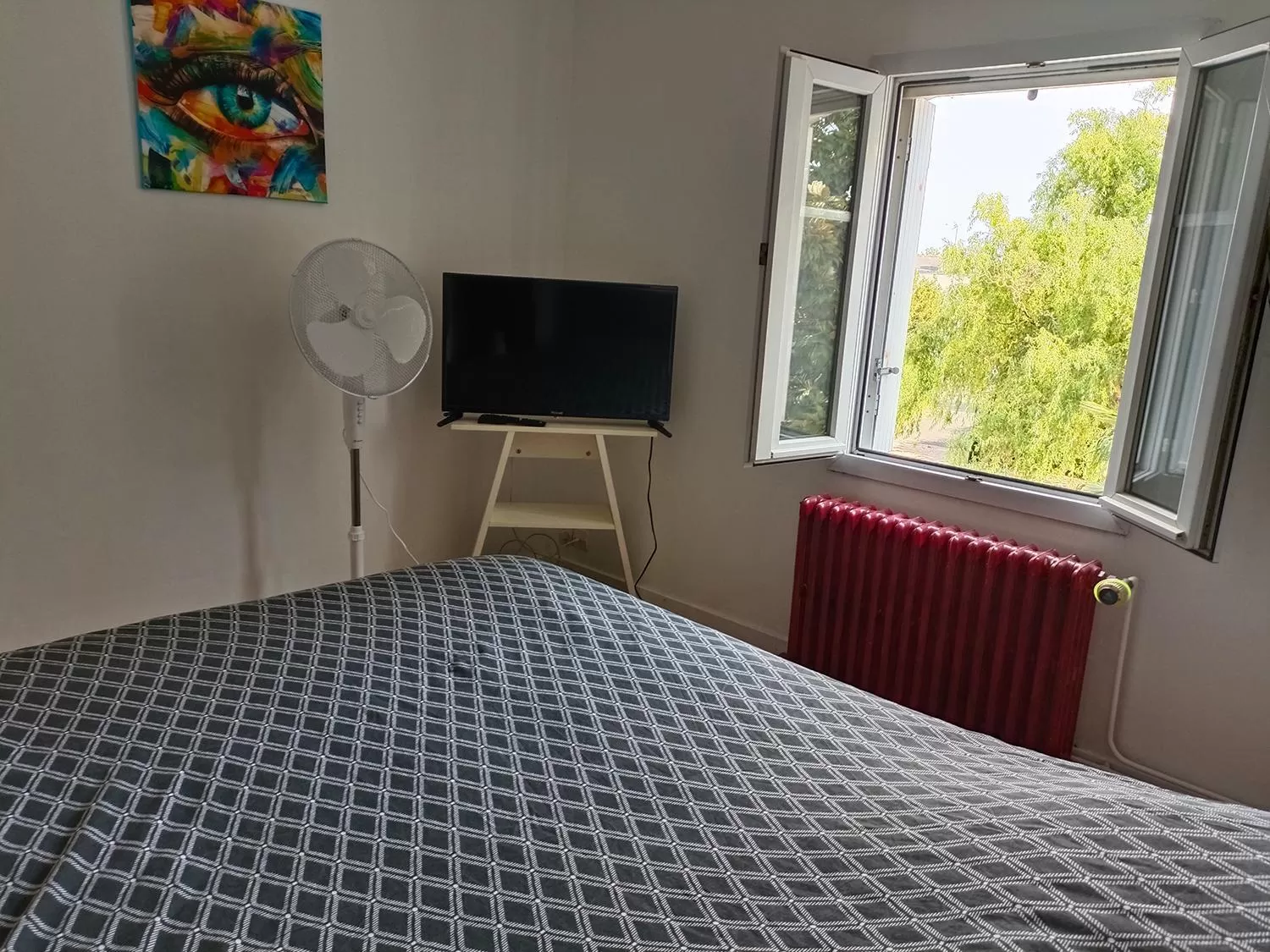 Bed in Le Magnolia, chambre d'hôte au calme