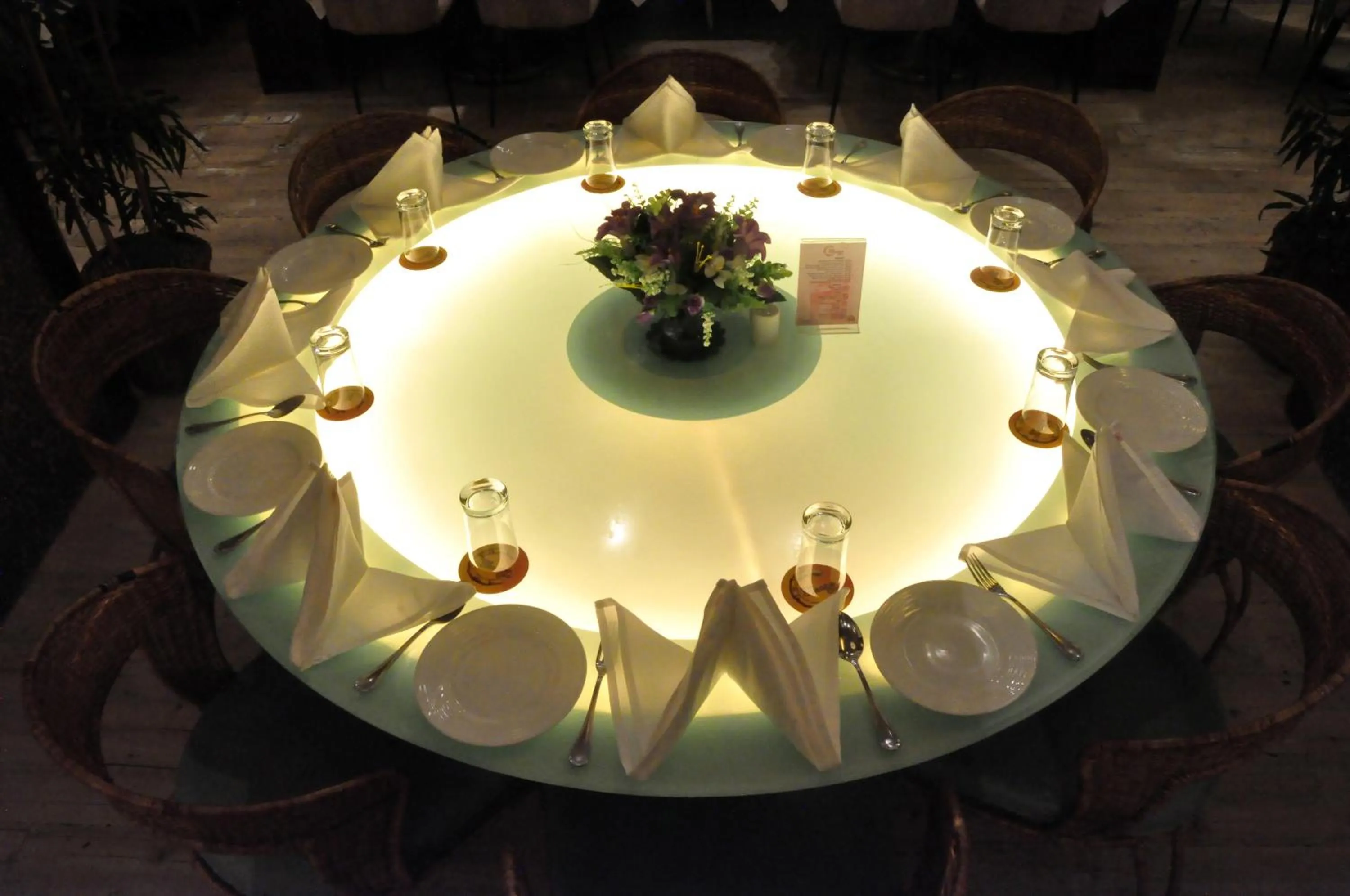 Restaurant/places to eat in Abbott Hotel