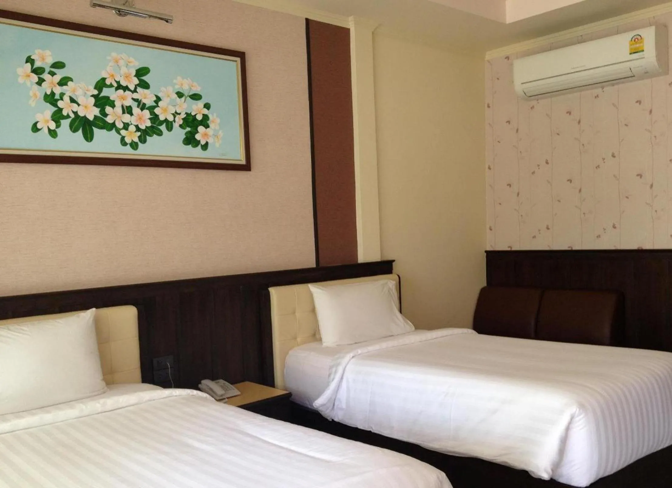 Bed in Villa Wanida Garden Resort