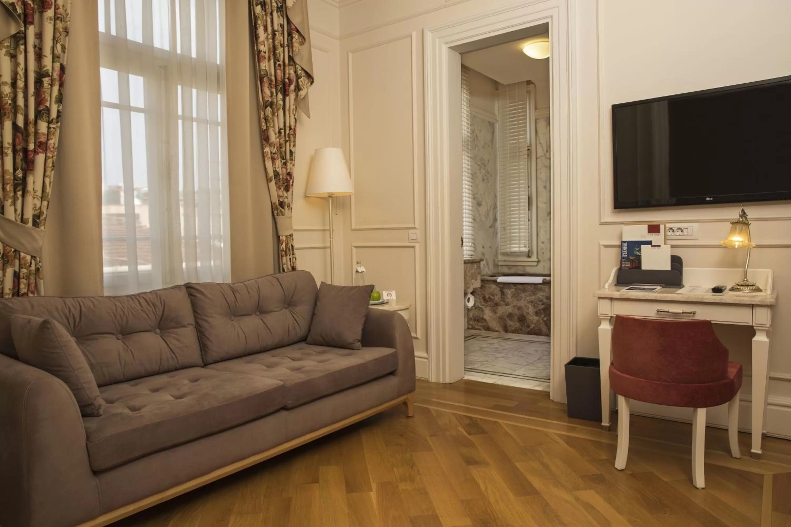 Living room in Corinne Art & Boutique Hotel