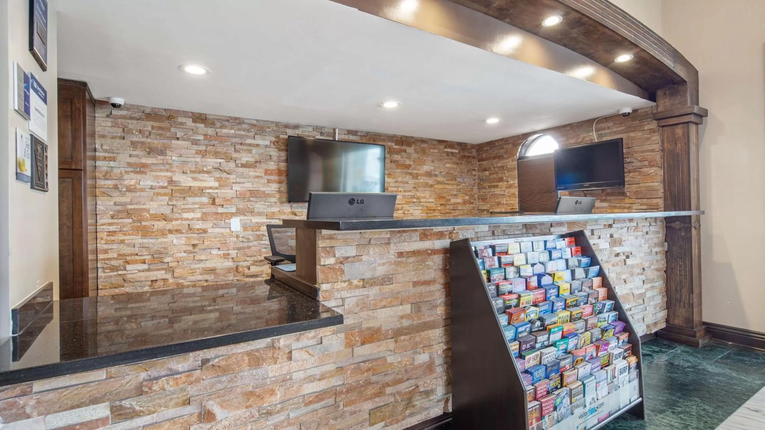 Lobby or reception in Best Western Pasadena Royale Inn & Suites