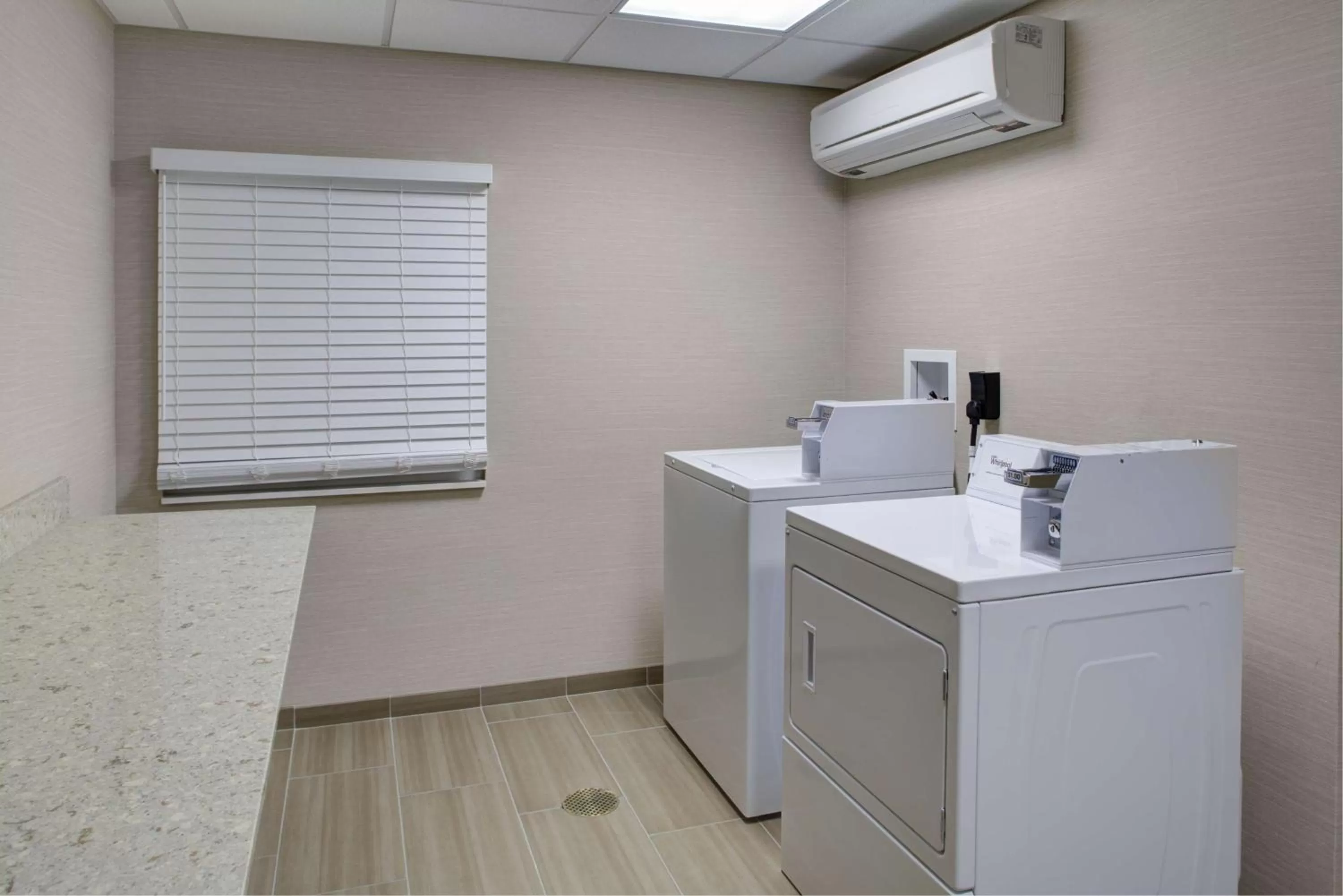 Property building in Hampton Inn & Suites Manchester, Vt