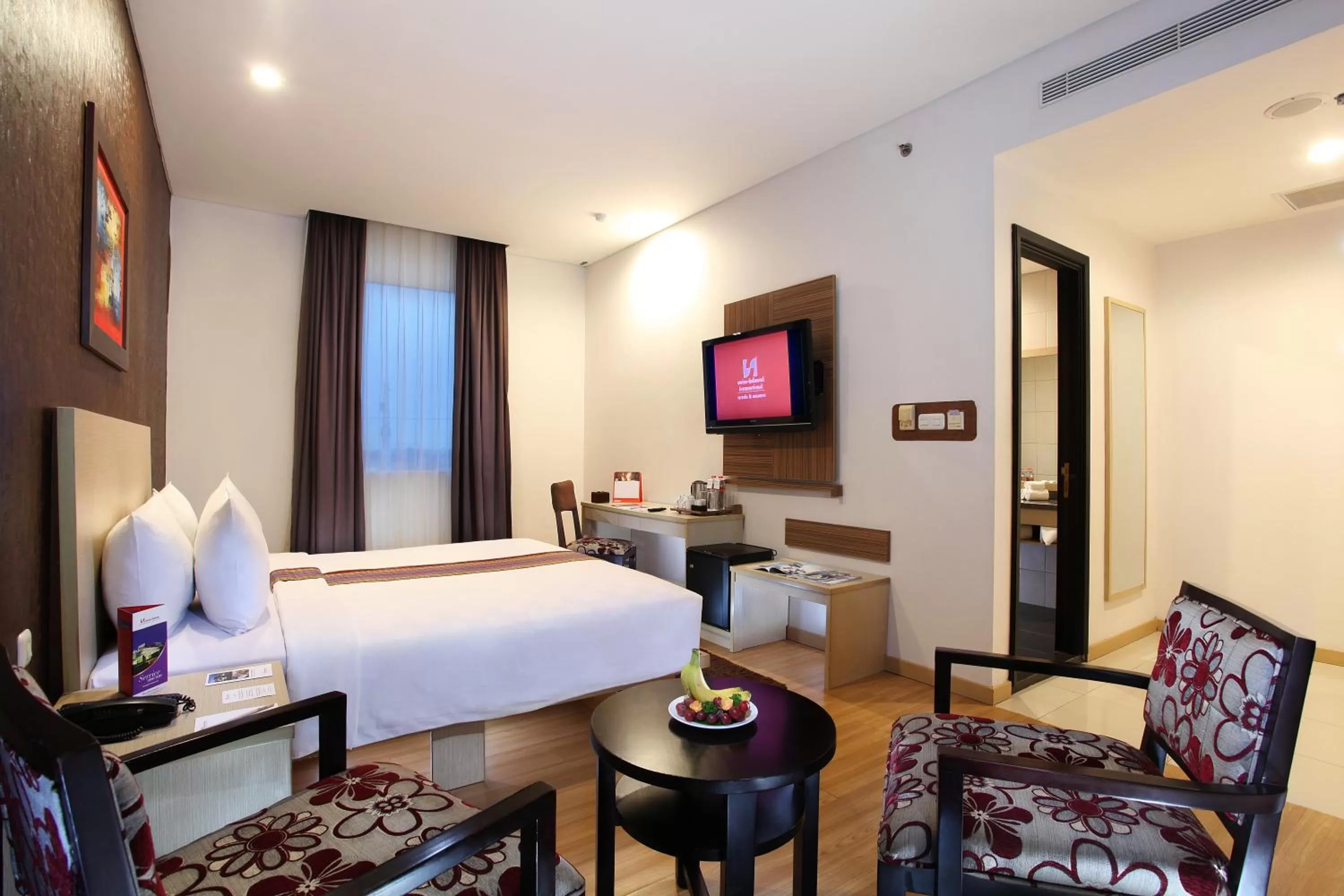 Photo of the whole room, Bed in Swiss-Belinn Panakkukang