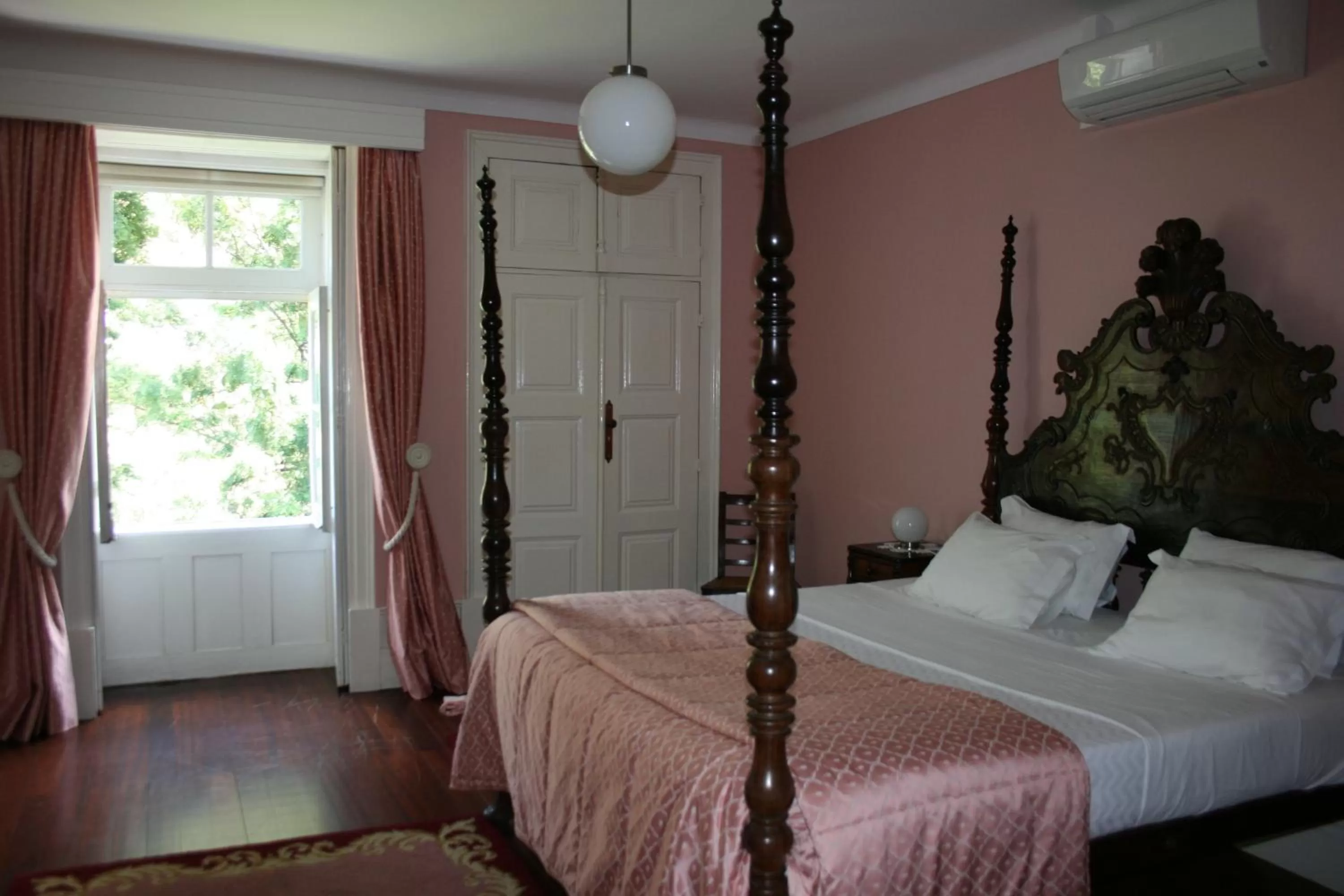 Photo of the whole room, Bed in Quinta da Ermida - Turismo de Habitacao