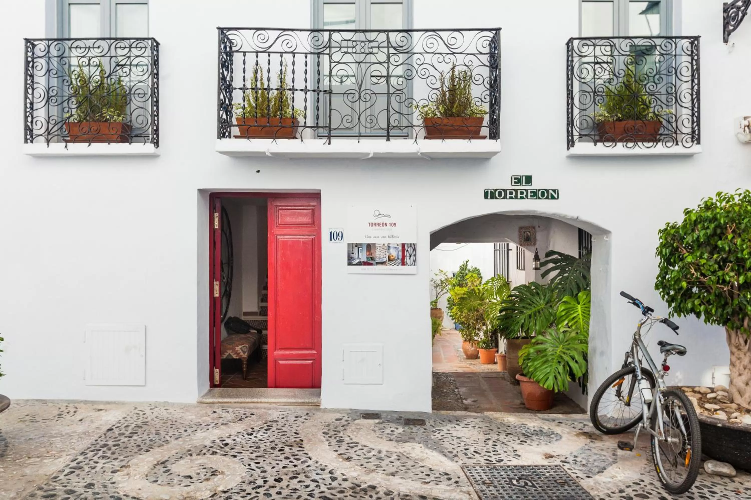 Property building in EL TORREON 109 CHARMING B&B - Recomendado Adultos