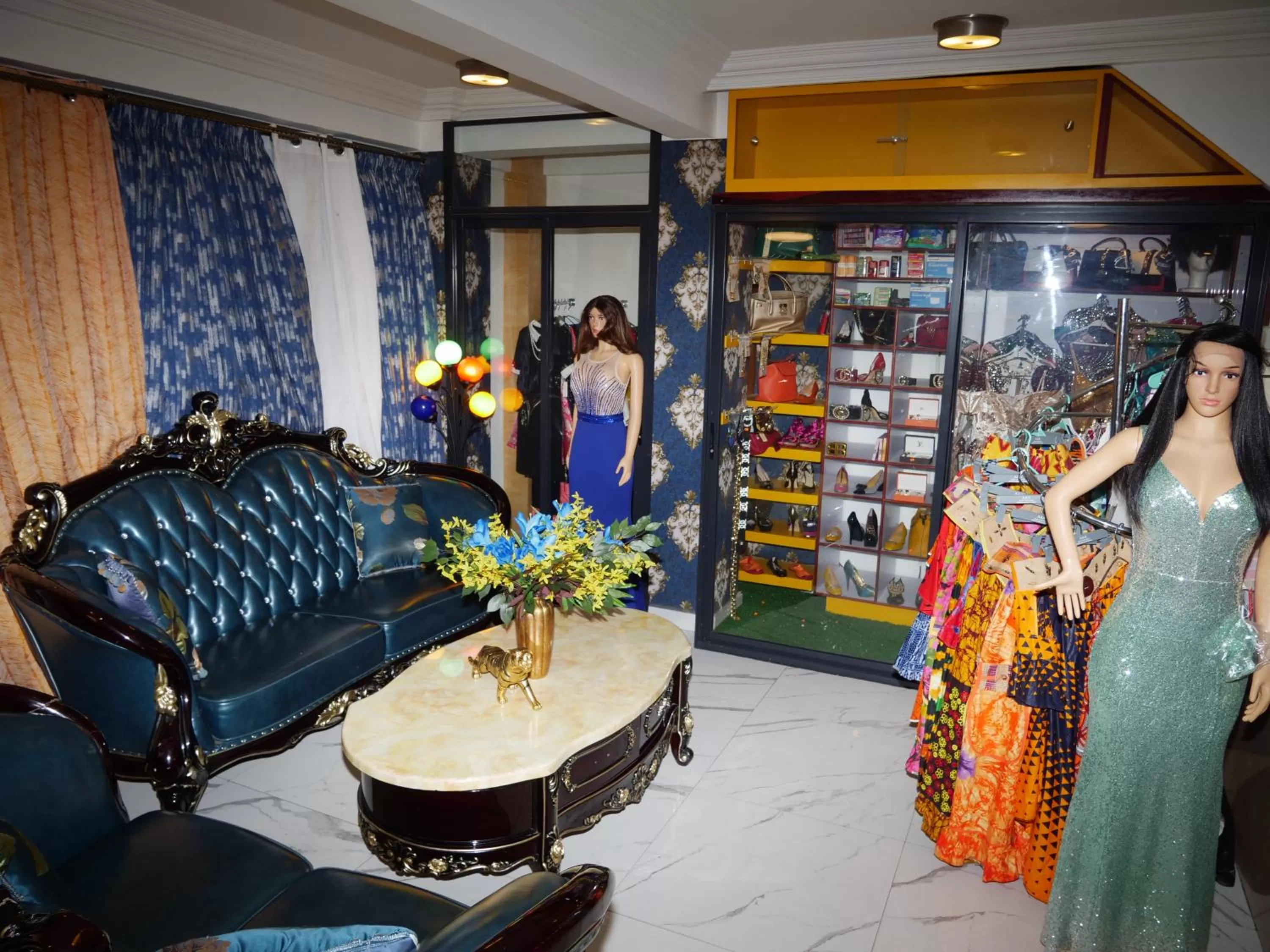 On-site shops in Marriot Metropolitan Hotel