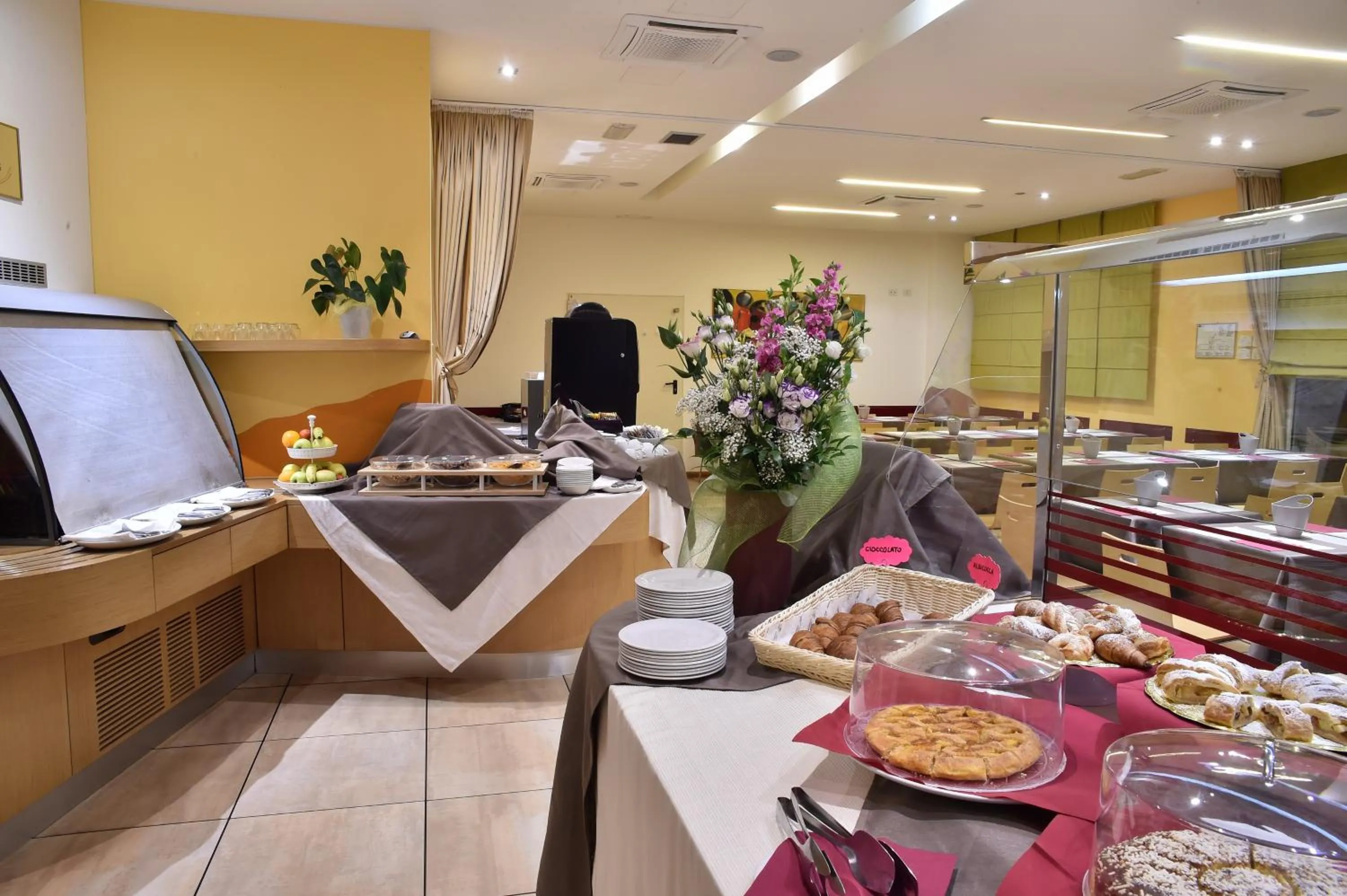 Restaurant/places to eat in Tatì Hotel